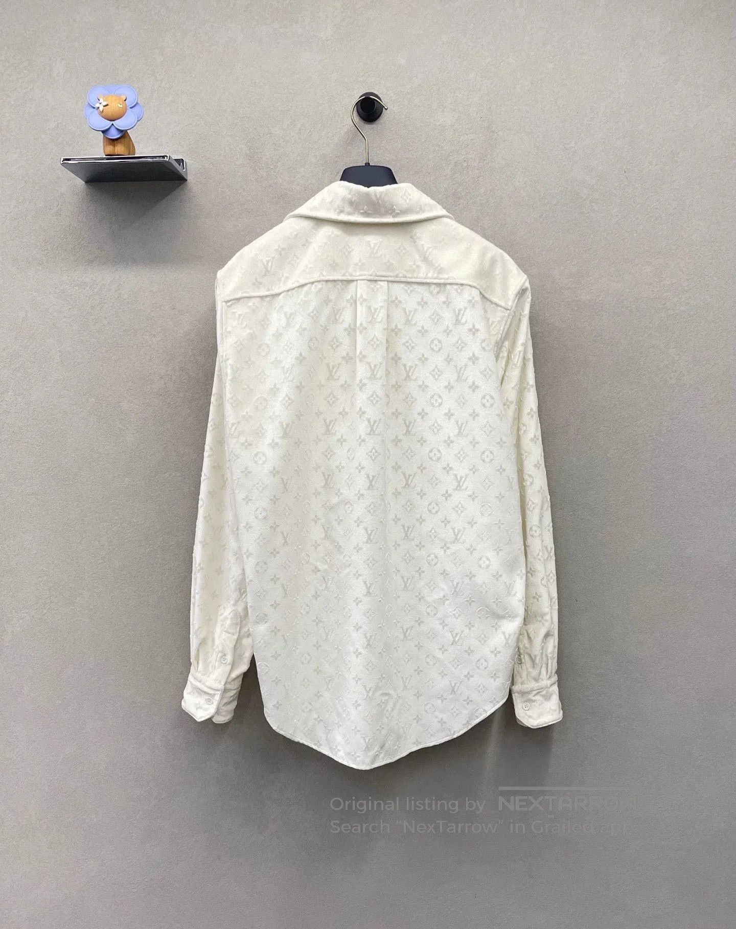 Louis Vuitton stylish white logo shirt in size large. Size US L / EU 52-54 / 3 - 2 Thumbnail