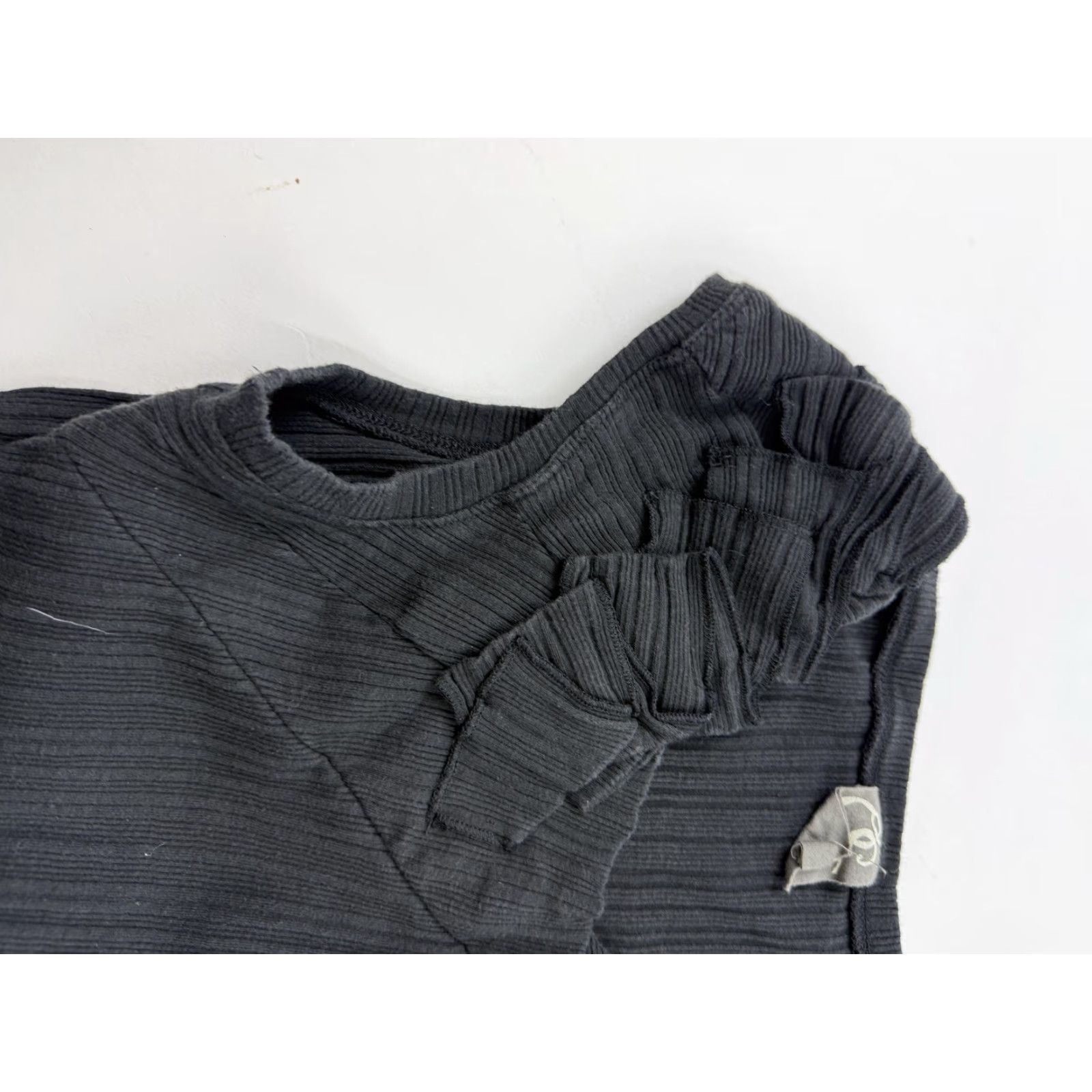 Vintage One September Shirt Womens Medium Black Ruffle Cap Sleeve Rib Knit Asym Hem Top Size M / US 6-8 / IT 42-44 - 3 Thumbnail