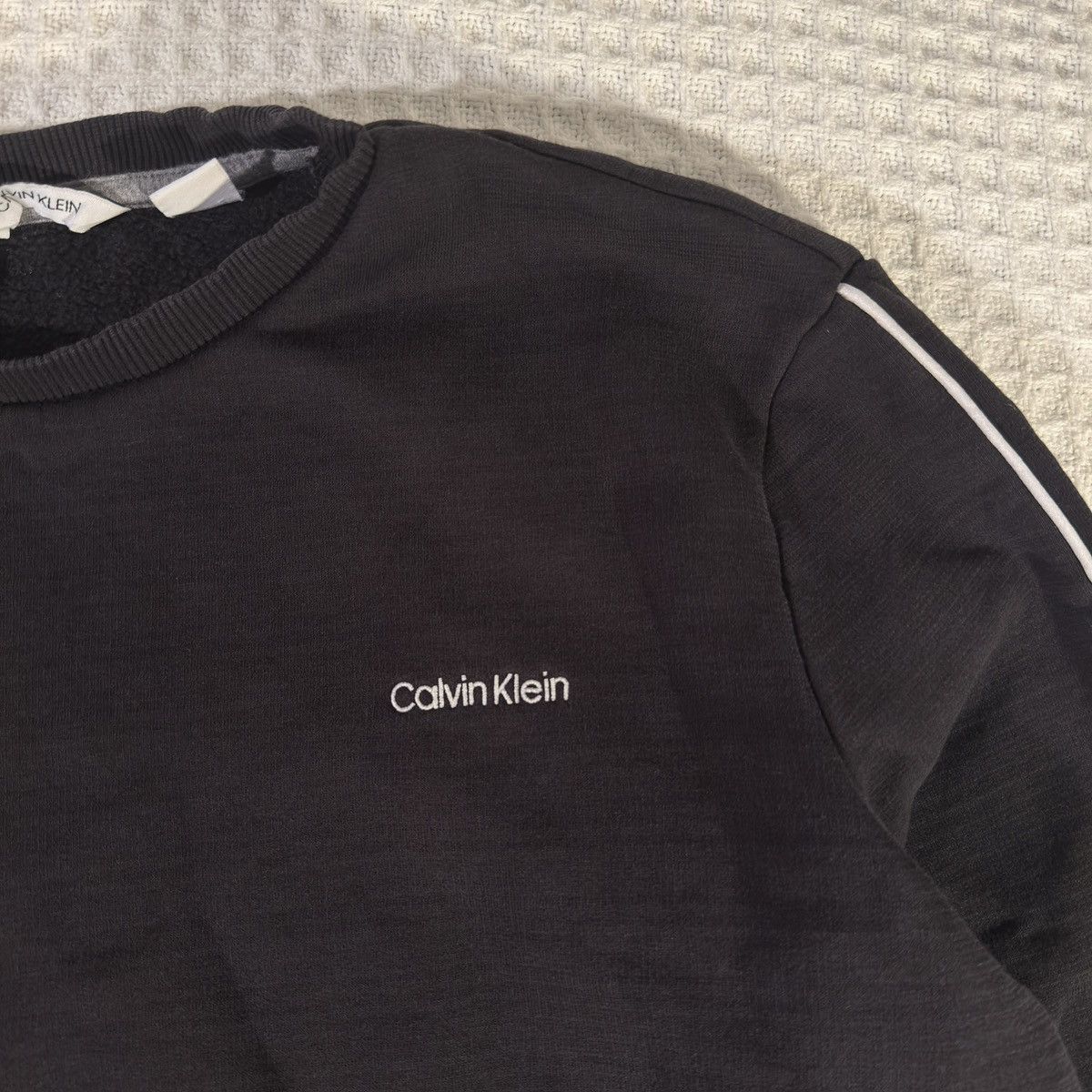 Calvin Klein Calvin Klein Minimal Logo Black Crewneck – Size L Size US L / EU 52-54 / 3 - 3 Thumbnail