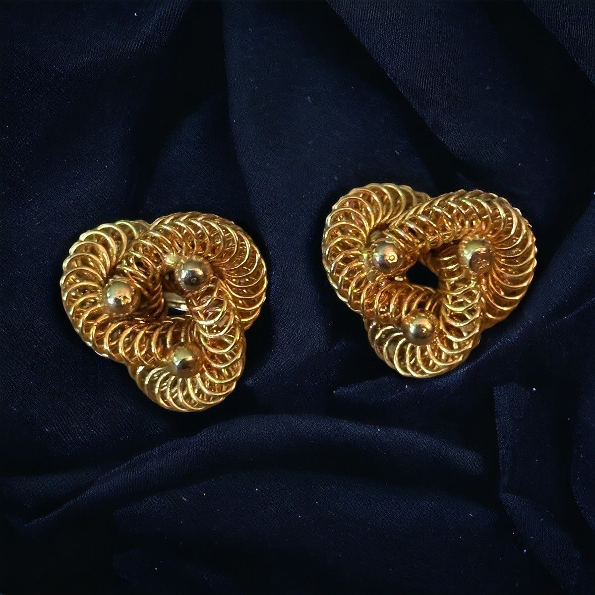 Vintage Vintage gold tone coiled knot earrings Size ONE SIZE - 1 Thumbnail