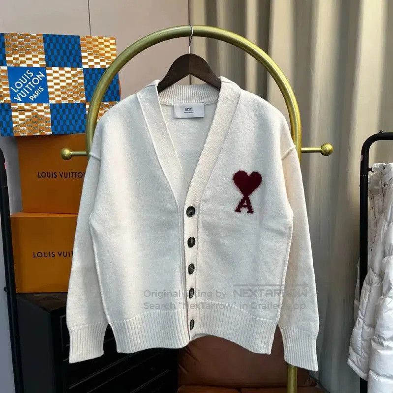 AMI AMI White Cardigan with Heart Detail . Size S / US 4 / IT 40 - 2 Thumbnail