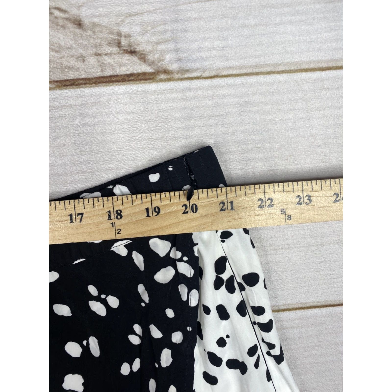 Alfani Alfani Skirt Womens 22W Black White Animal Print Midi Wrap Elastic Waist Zipper Pattern Multicolor Clothes m Size 40" / US 18 - 6 Thumbnail