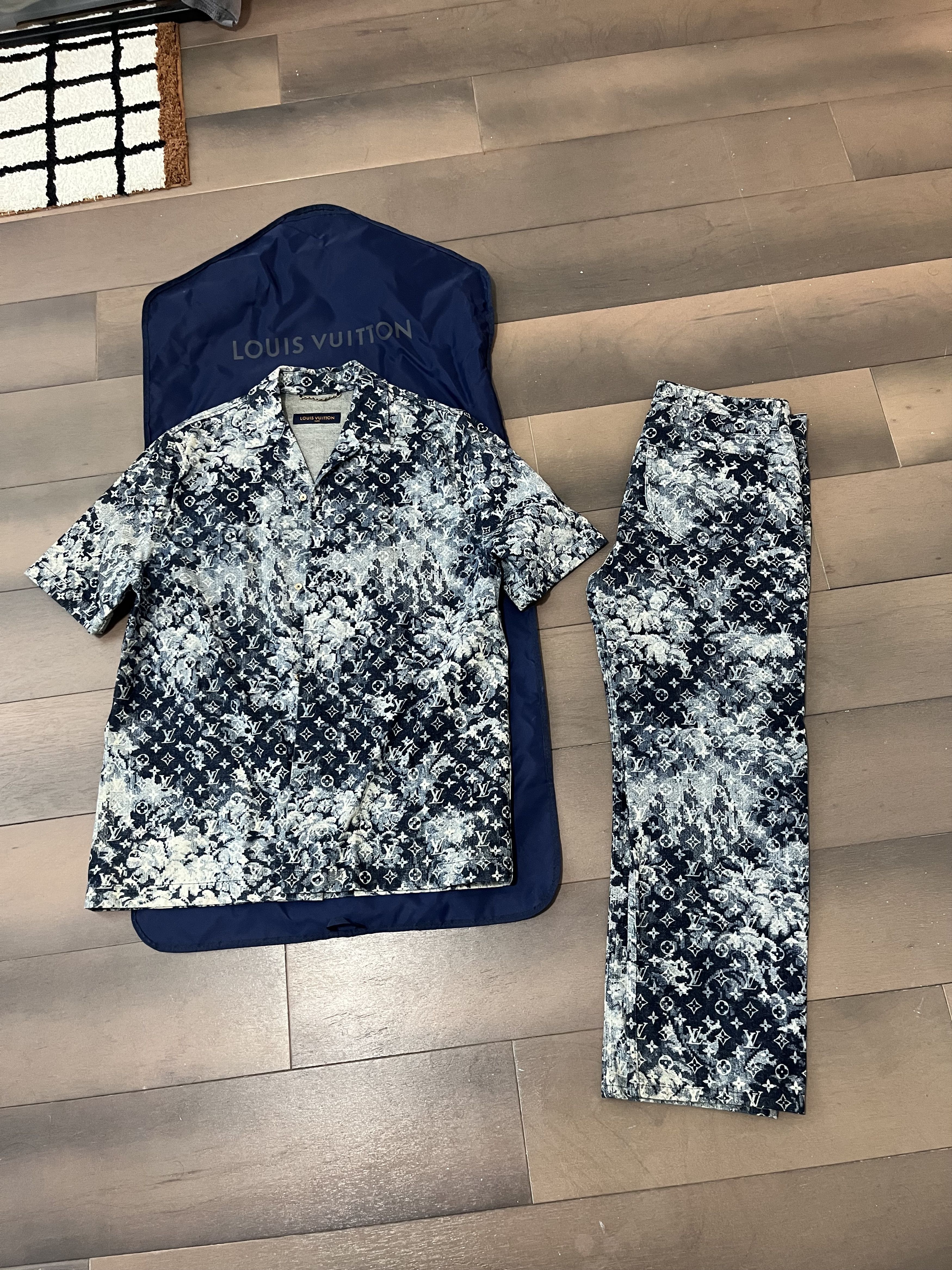 Louis Vuitton Louis Vuitton Tapestry Monogram Denim Shirt Size L Size US L / EU 52-54 / 3 - 2 Thumbnail
