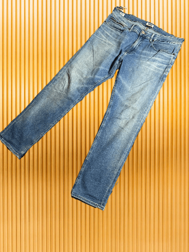 Tommy Hilfiger × Vintage 90s Vintage Faded Mid Wash Jeans Size US 33 - 1 Thumbnail