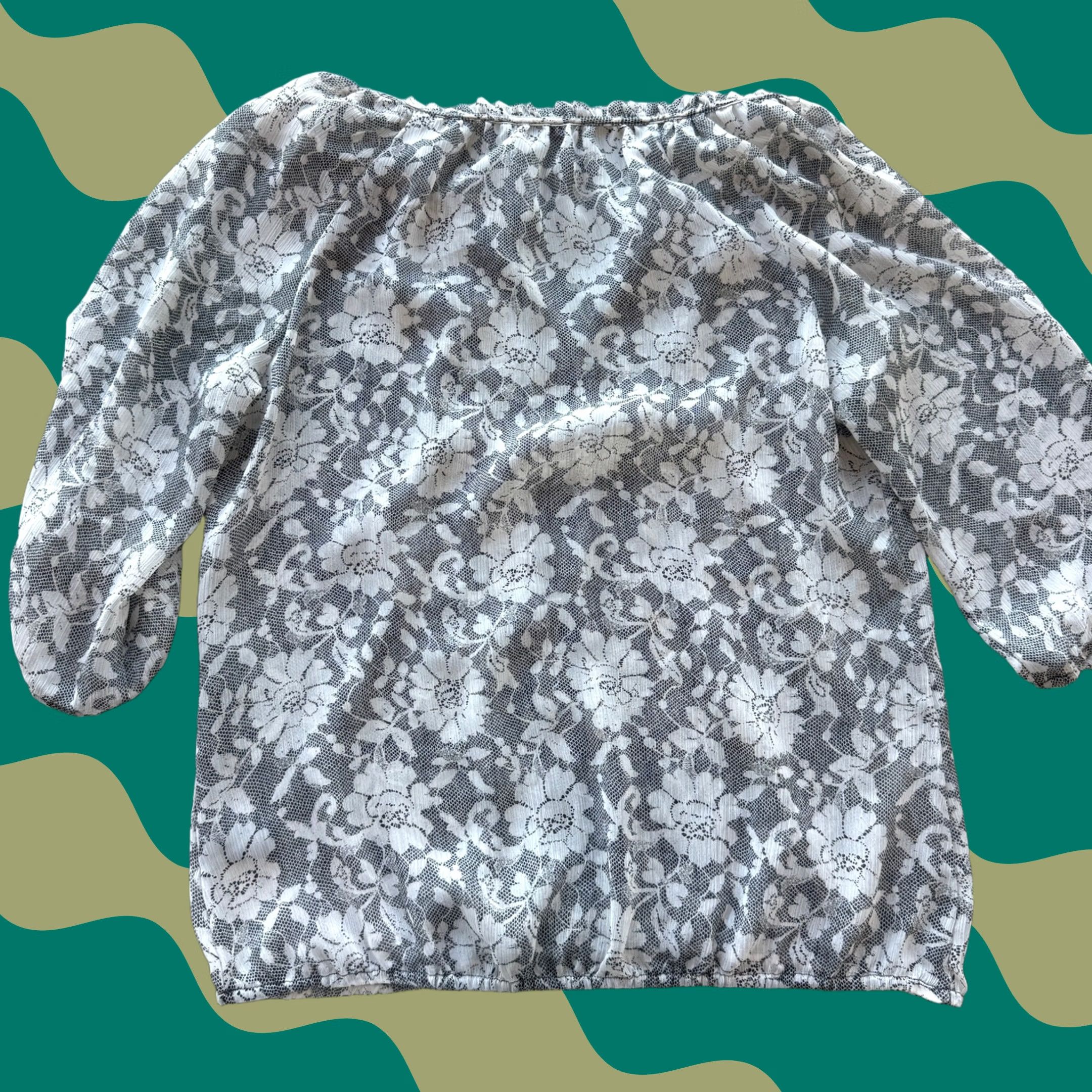 Vintage VINTAGE Y2k Express Blouse 3/4 Sleeve Floral Tie Up Grey Small Womens Size S / US 4 / IT 40 - 1 Thumbnail