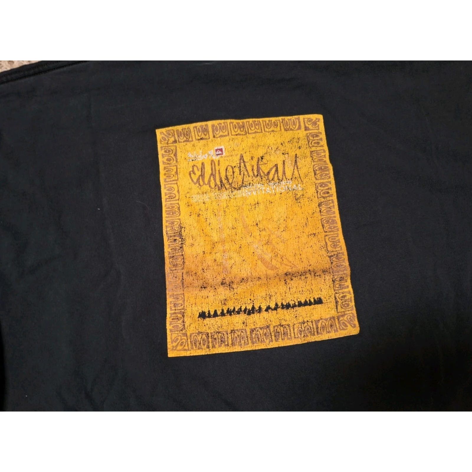 Quiksilver VINTAGE Quiksilver Eddie Aikau Long Sleeve T Shirt XL Black Mens T-Shirt Graphic Print Memor y of Eddie Aikau Beach Surf Waimea 90s Size US XL / EU 56 / 4 - 6 Thumbnail