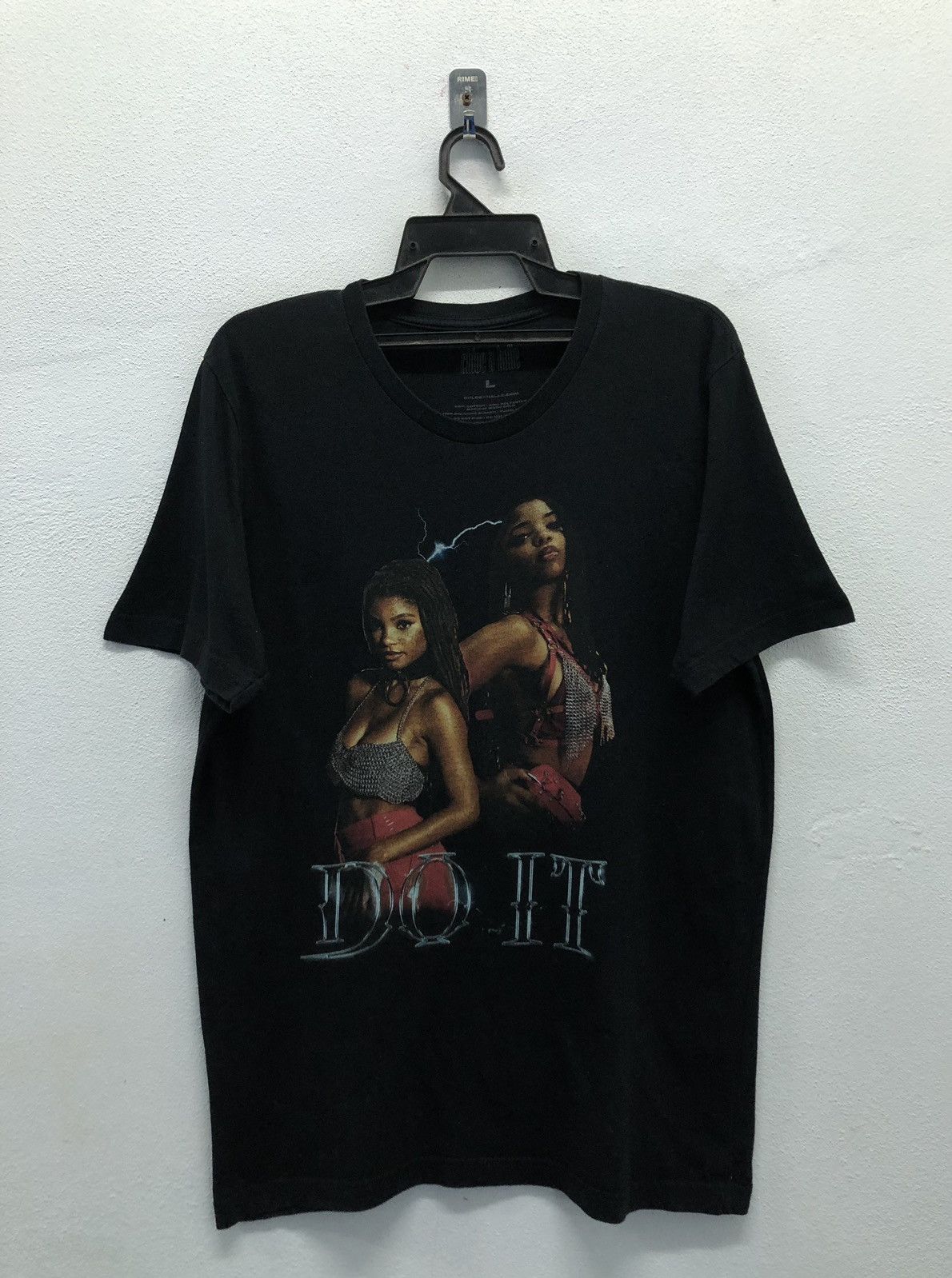 Vintage Vintage R&B Duo Chloe x Halle Do It T-Shirt Size US L / EU 52-54 / 3 - 1 Thumbnail
