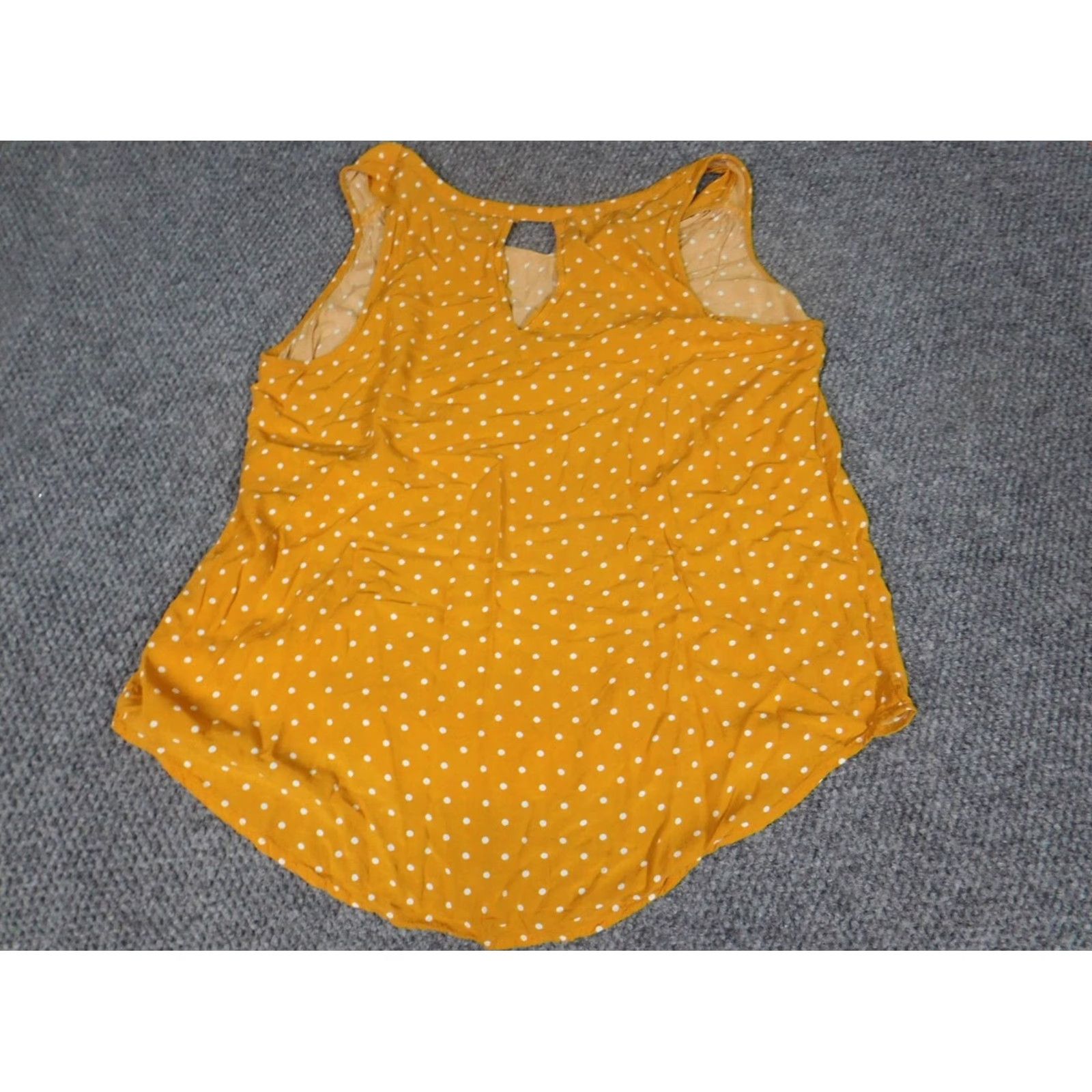 Old Navy Old Navy Blouse Womens L Gold V-Neck Short Sleeve Pullover Regular Rayon Down Casual Dot Pattern Size L / US 10 / IT 46 - 7 Thumbnail