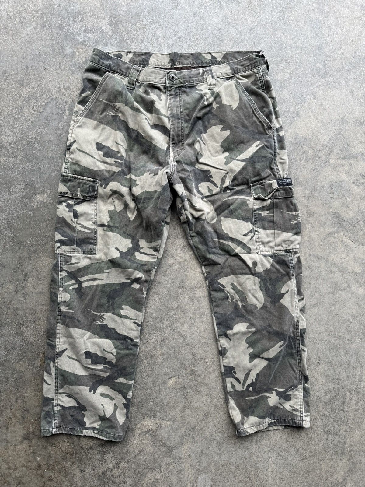 Vintage × Wrangler Vintage Wrangler Camo Fleece Lined Pants Size US 38 / EU 54 - 1 Thumbnail