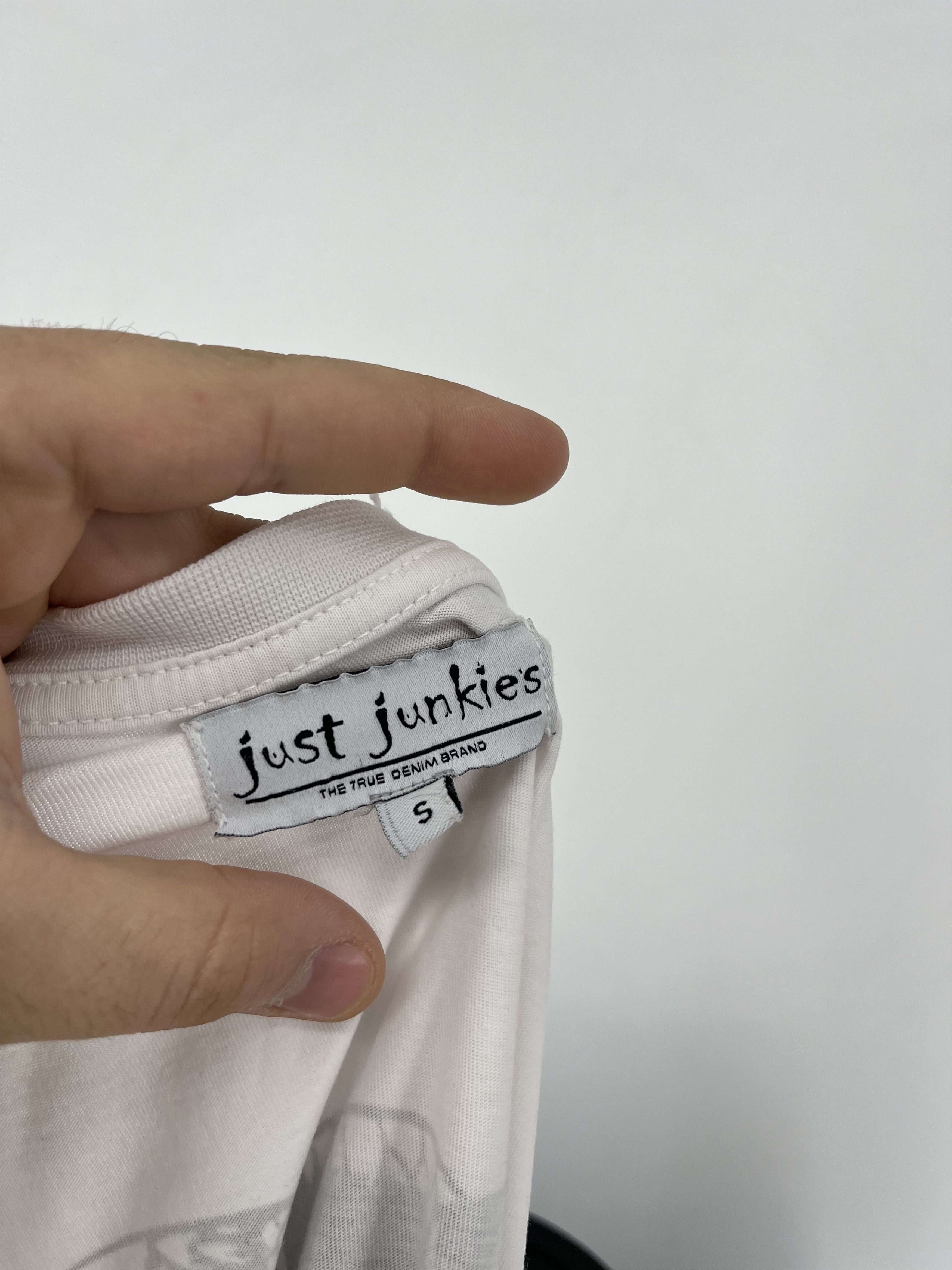 Other Vintage Just junkies Tshirt Streetwear Style Size US S / EU 44-46 / 1 - 11 Thumbnail