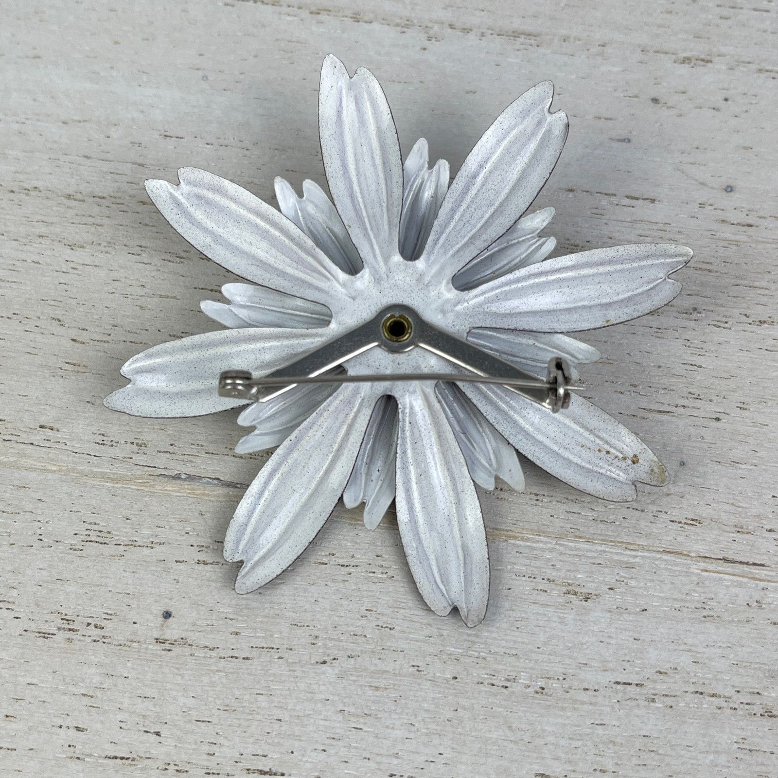 Vintage VTG 1960’s Black White Daisy Flower Brooch Pin Metal Enamel Size ONE SIZE - 10 Thumbnail