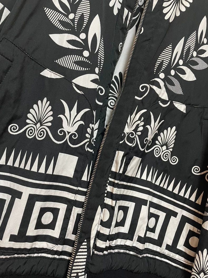 Versace Versace Patterned revealed jacket New Year's robe Size US M / EU 48-50 / 2 - 3 Thumbnail