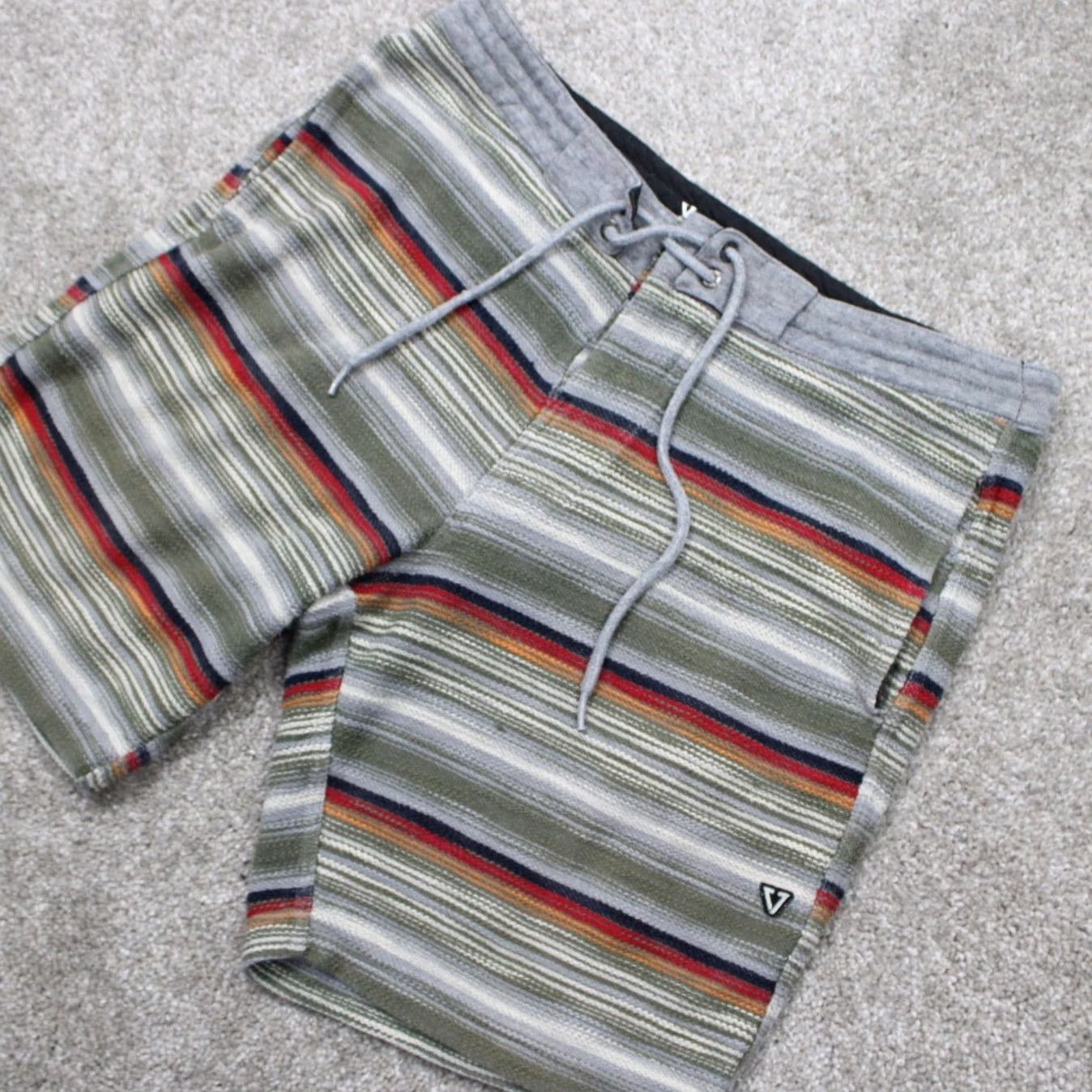 Vissla Vissla Mens Small Shorts 8" Inseam Gray/Green/Red/Yellow Cotton/Poly Casual Pockets Navy Slashed Pocket Striped Beach Outdoor Vintage: No Size US 29 - 3 Thumbnail