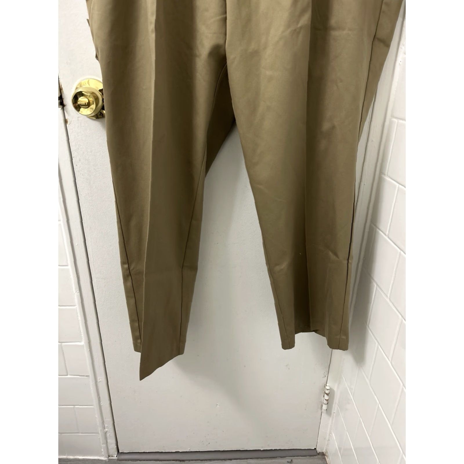 Dockers VINTAGE Dockers Pants Mens 48x30 Beige Signature Khaki Pleated Chino YKK Trousers Size US 32 / EU 48 - 3 Thumbnail