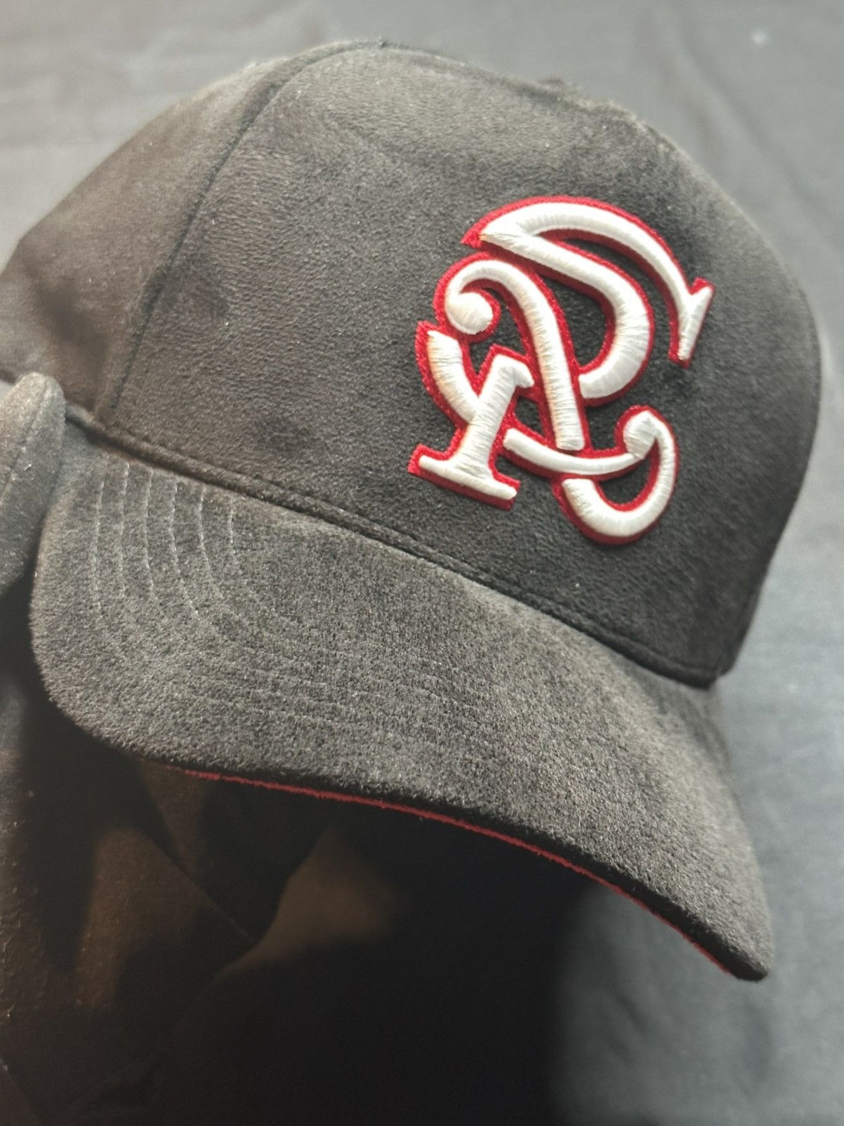 Other CUARA BRAND Black and red suede hat Size ONE SIZE - 2 Thumbnail