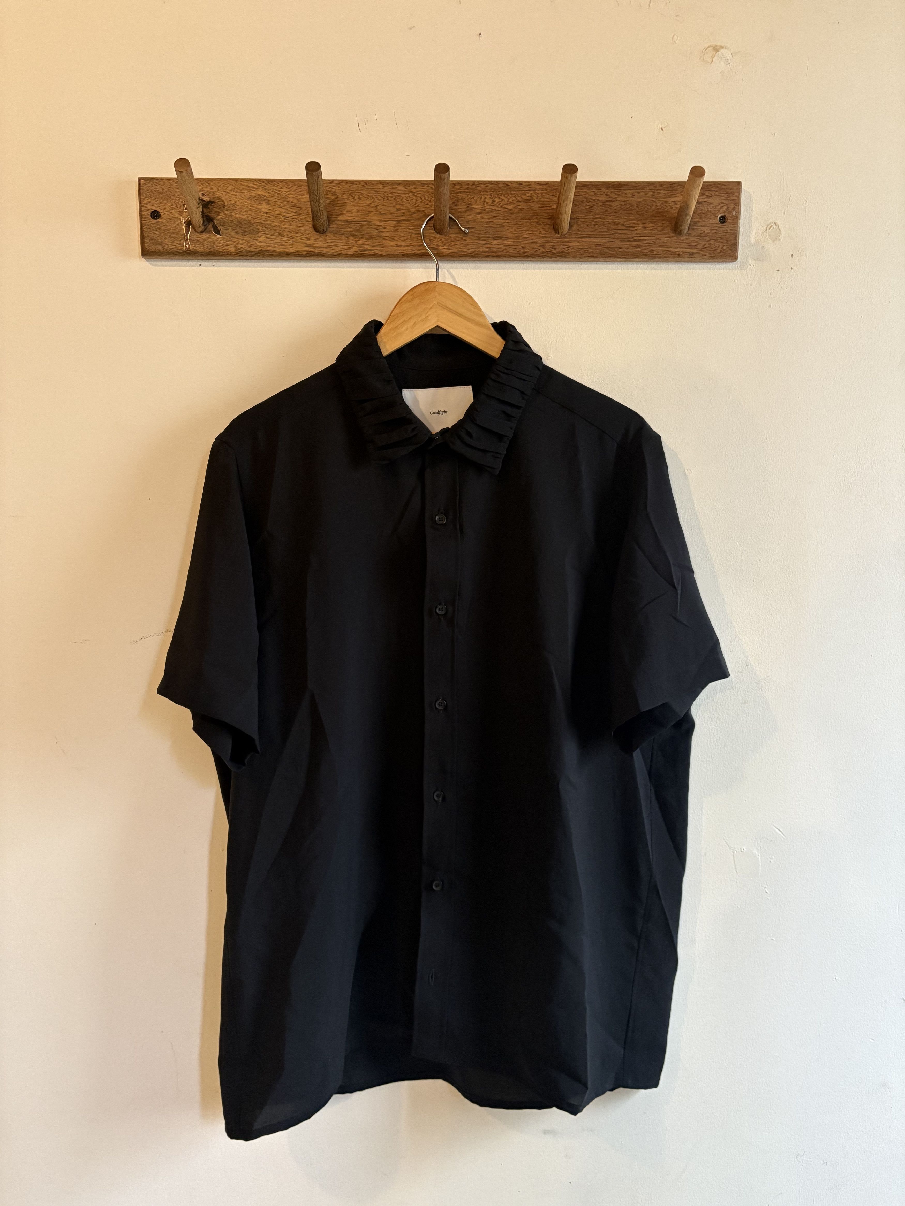 Goodfight Goodfight S/S Shirt w/ Ruffled collar Size US XL / EU 56 / 4 - 1 Thumbnail