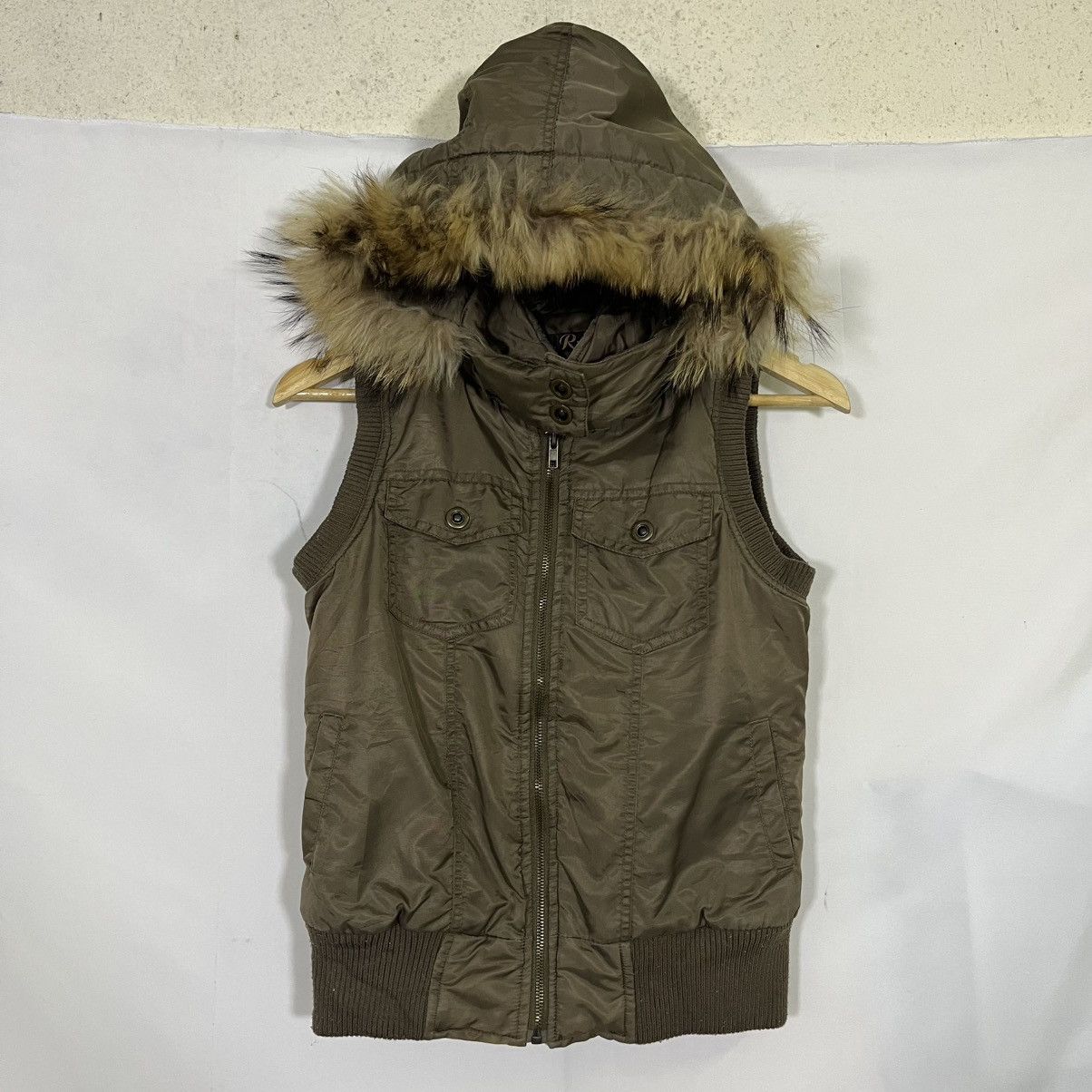 If Six Was Nine 2000s RISTTY FUR HOODED VEST Size US S / EU 44-46 / 1 - 1 Thumbnail