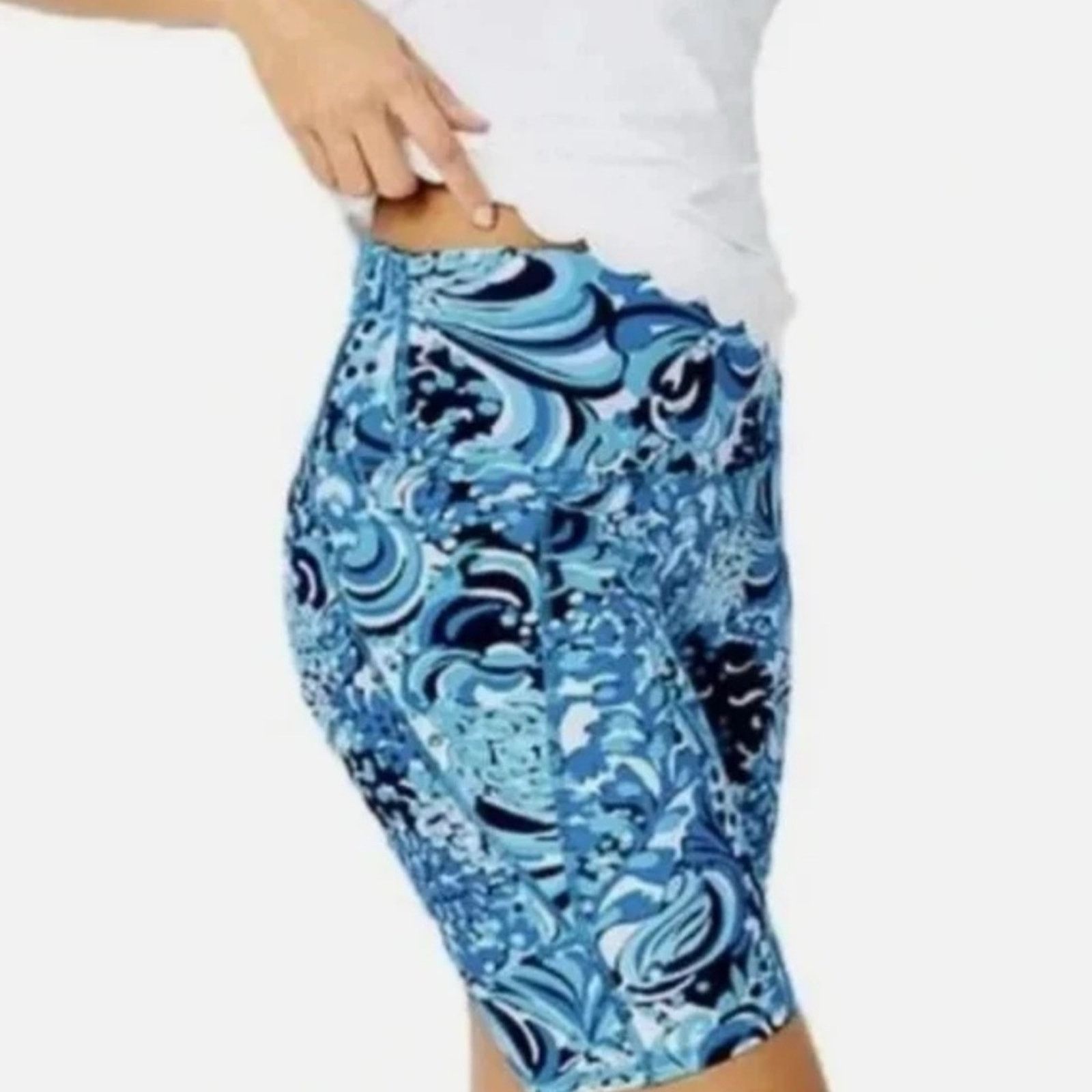 Lilly Pulitzer Lilly Pulitzer Luxletic South Beach Bike Shorts in Mermazing Size 26" / US 2 / IT 38 - 2 Thumbnail