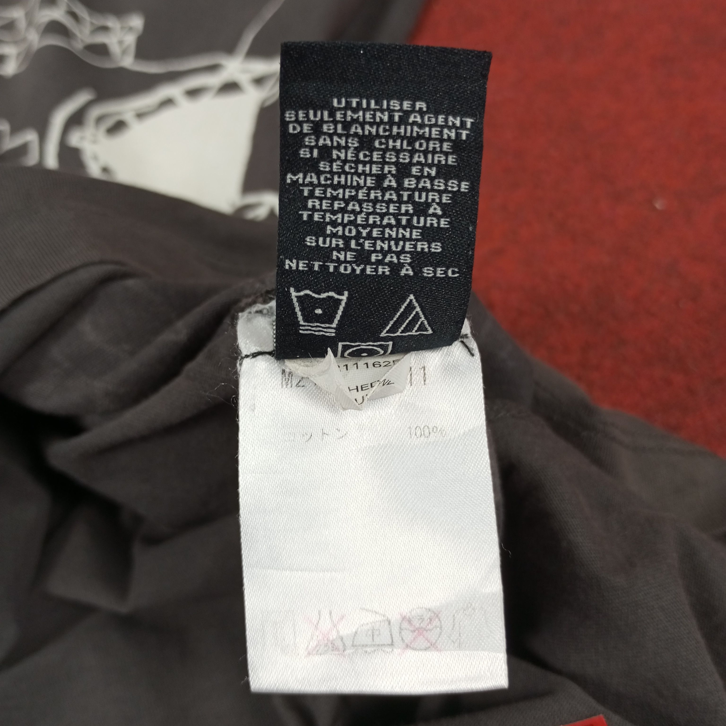 Marc by Marc Jacobs × Vintage Marc By Marc Jacobs Skulls Art Design Style Tshirt Size US M / EU 48-50 / 2 - 16 Thumbnail