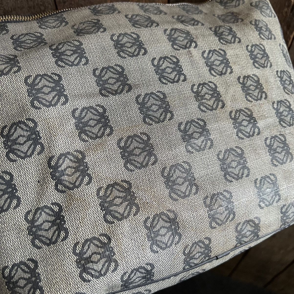 Loewe Loewe Monogram Coated Canvas Shoulder Bag Size ONE SIZE - 9 Thumbnail