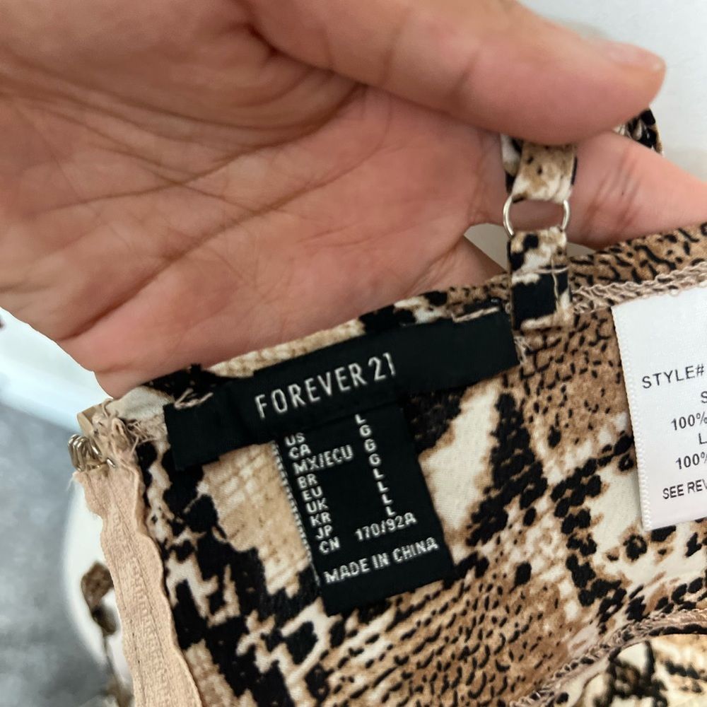 Forever 21 Forever 21 Snakeskin Print Crop Top Size L – Adjustable Stra Size L / US 10 / IT 46 - 3 Thumbnail