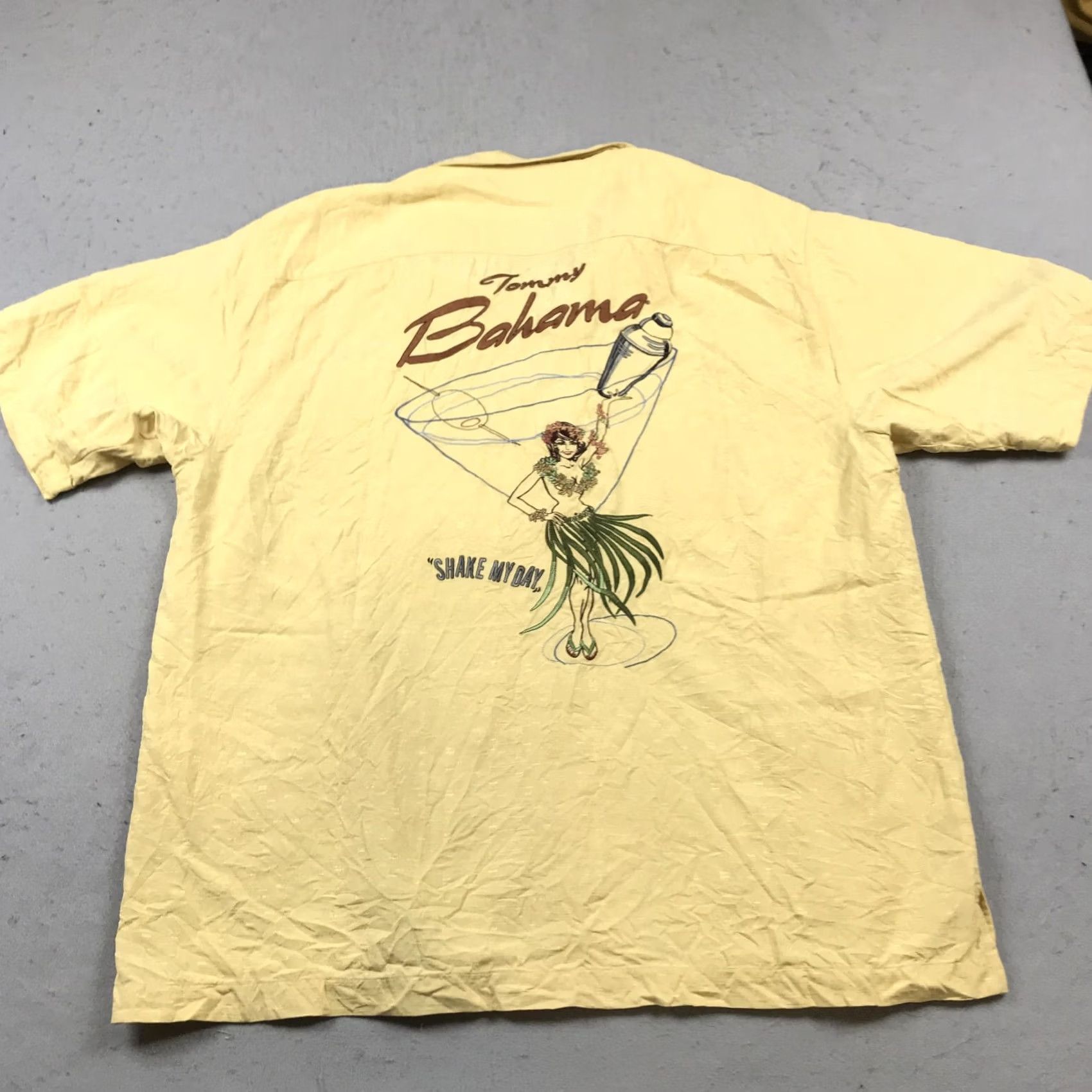 Tommy Bahama Tommy Bahama Shirt Mens Large Yellow Embroidered Silk Martini Girl Short Sleeve Collared Button-Up Vintage Size US L / EU 52-54 / 3 - 2 Thumbnail