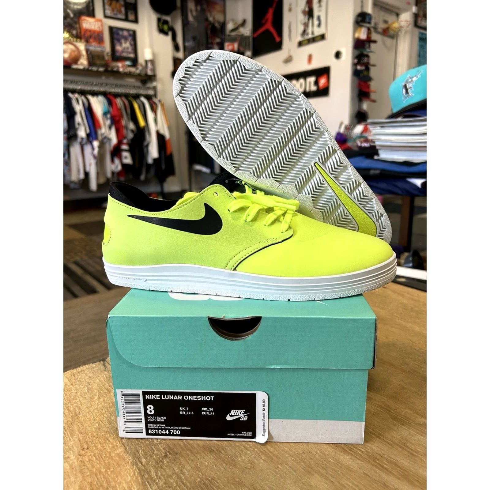Vintage Nike SB Lunar Oneshot Volt/Black Sneaker 631044-700 US Men’s 8 DS Brand New In Box With Marks As Is Size US 7 / EU 40 - 2 Thumbnail