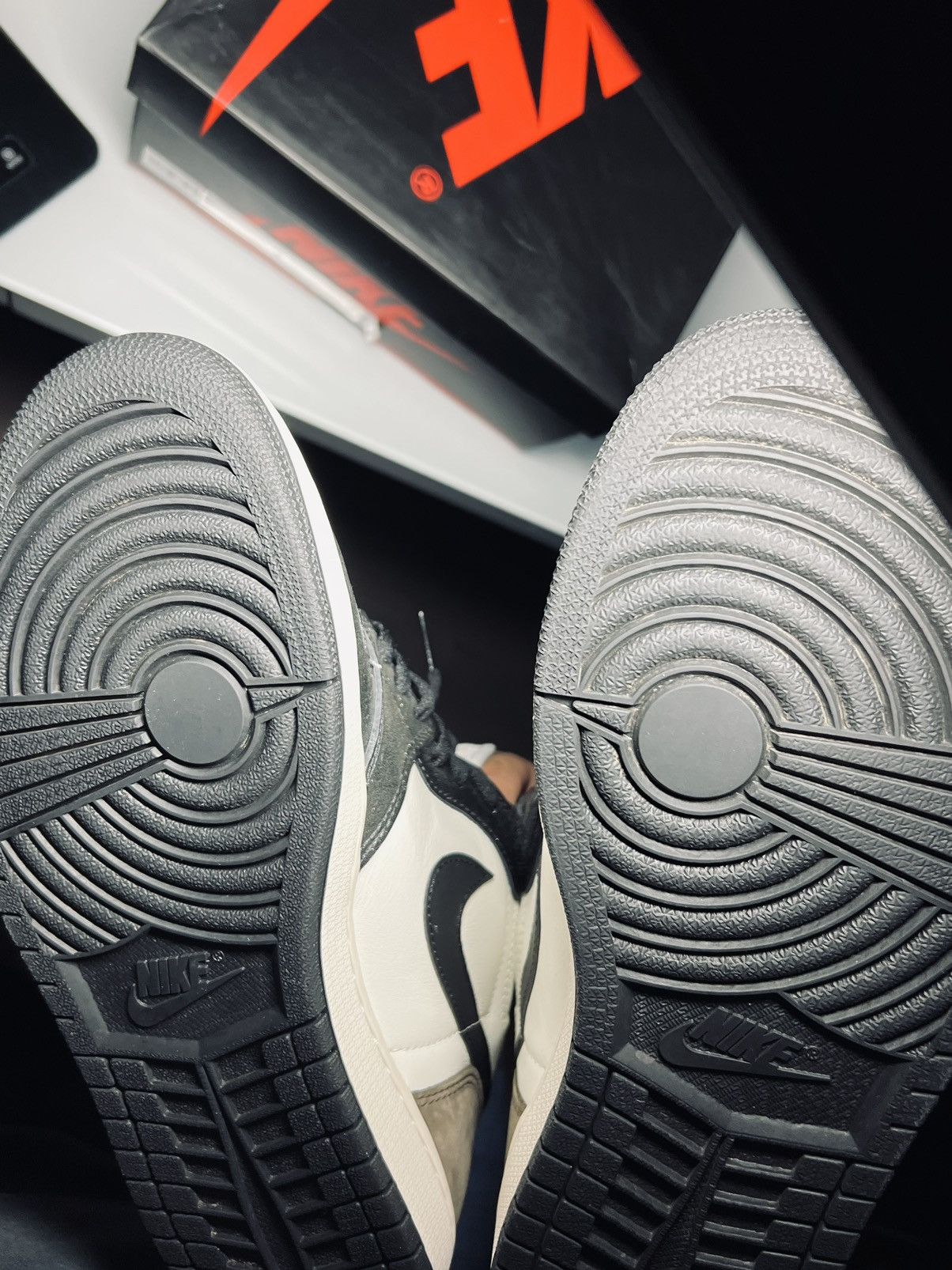 Jordan Brand Jordan 1 Dark Mocha Size US 10 / EU 43 - 6 Thumbnail