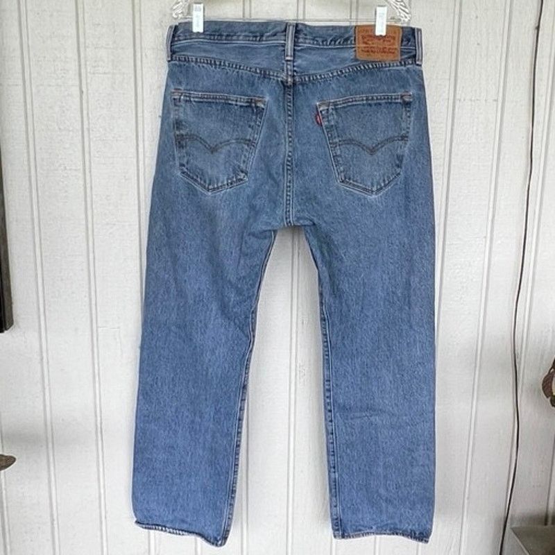 Levi's Levi’s 501 button fly blue denim jeans men 35/30 Mexico 2016 Size US 35 - 2 Thumbnail