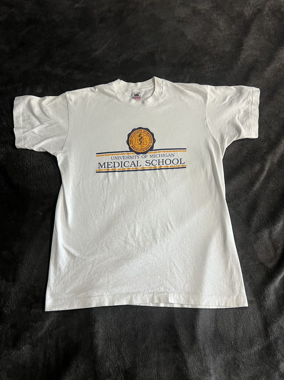Fruit Of The Loom Vintage 90’s University Of Michigan Medical School T-Shirt Size US L / EU 52-54 / 3 - 1 Thumbnail