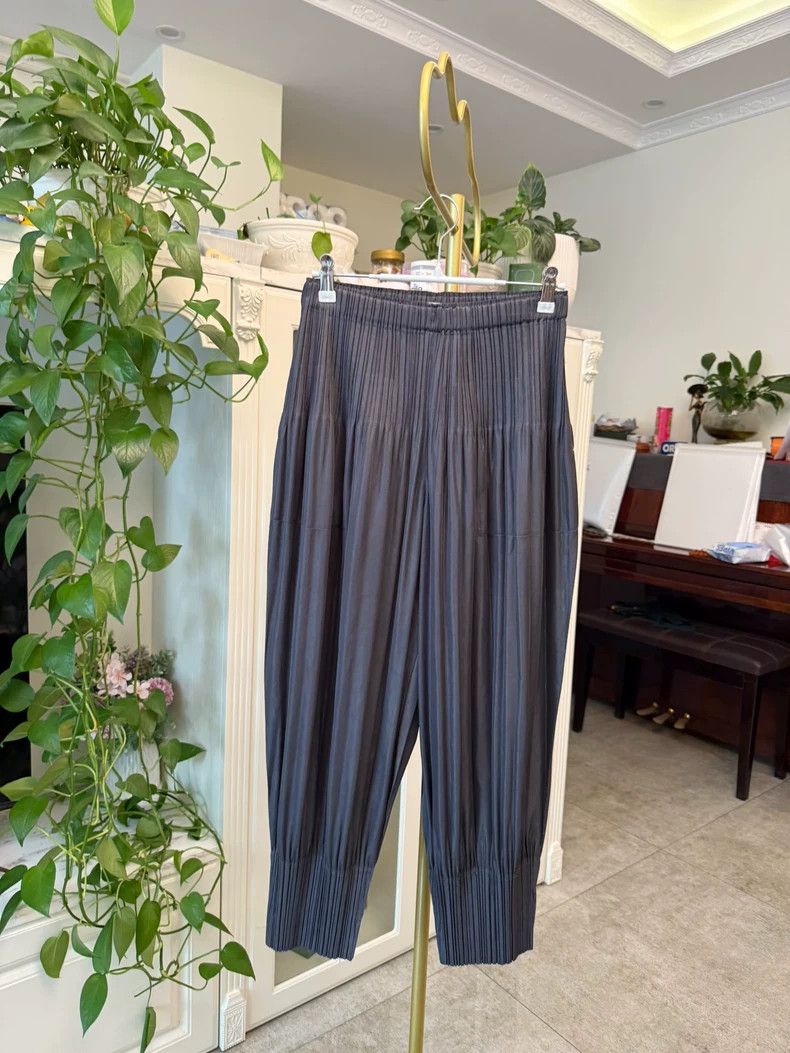 Issey Miyake Issey Miyake Dark grey puff pants Size 25" / US 0 / IT 36 - 1 Thumbnail