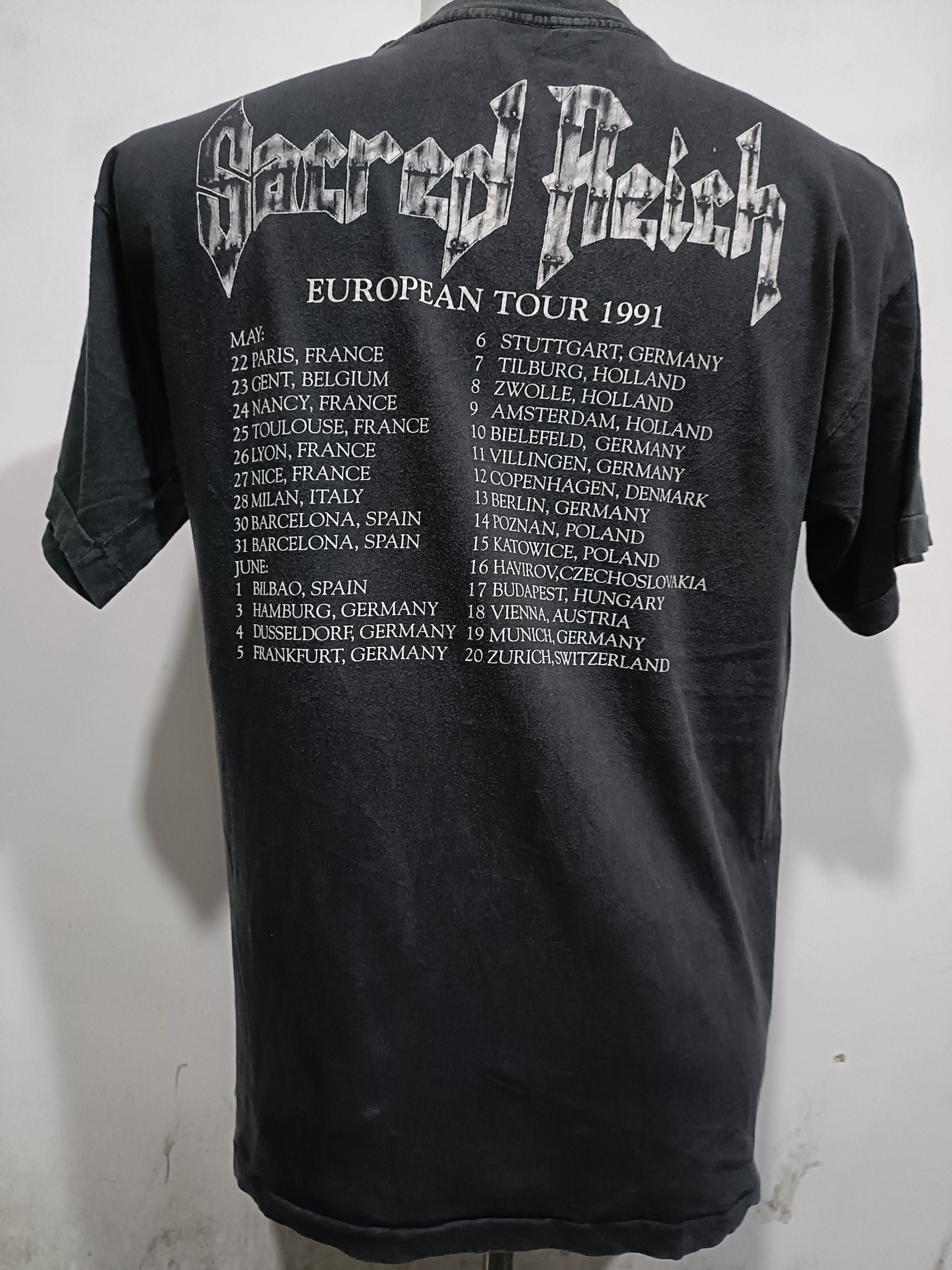 Vintage Vintage 1991 Sacred Reich European Tour T Shirt Size US L / EU 52-54 / 3 - 7 Thumbnail