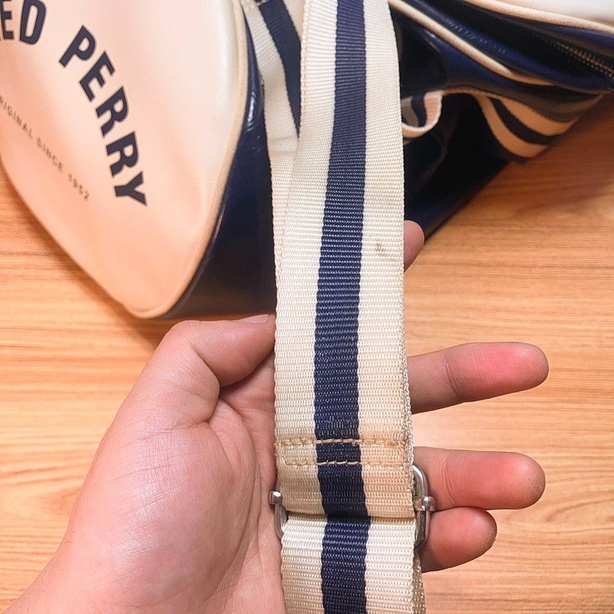 Fred Perry Fred Perry Retro Classic Barrel Holdall Bag Duffle Travel Size ONE SIZE - 3 Thumbnail