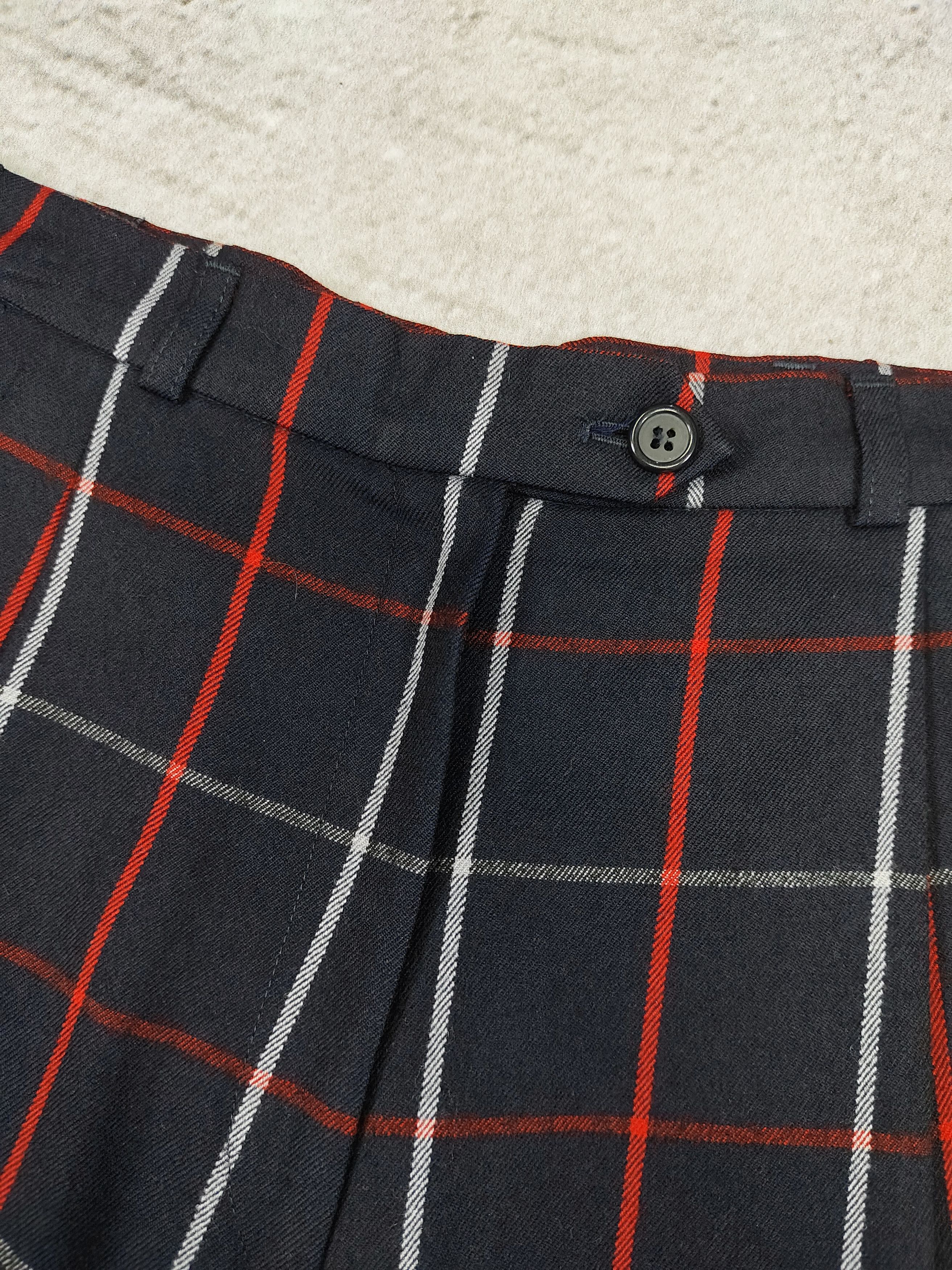 90s Burberrys- Classic Minimal Tartan Pattern Wool Short