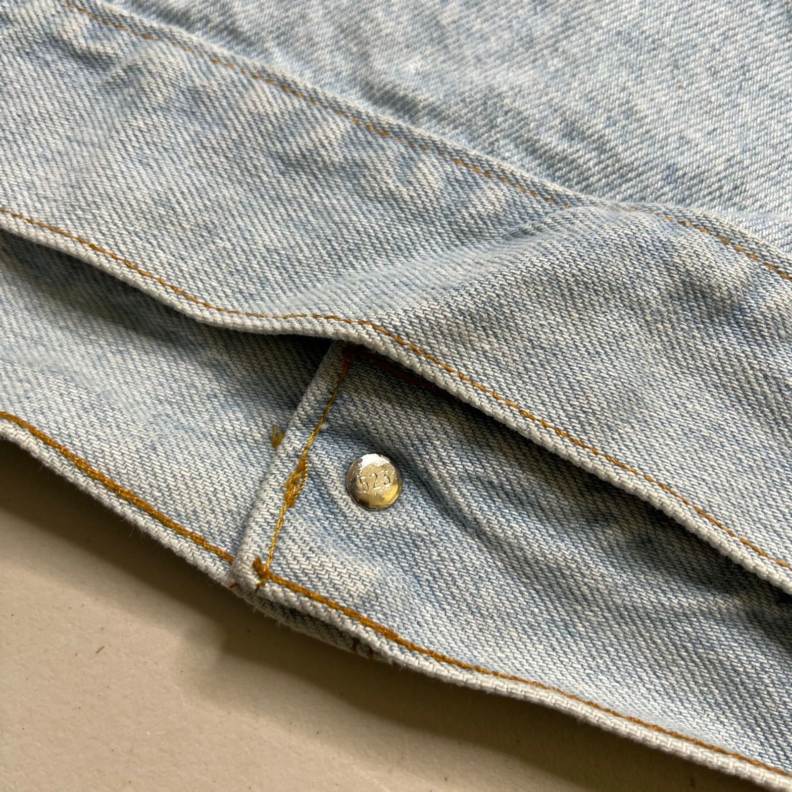 Levi's Vintage Levi’s 70507-0211 Denim Trucker Jacket Light Wash L Size US L / EU 52-54 / 3 - 11 Thumbnail