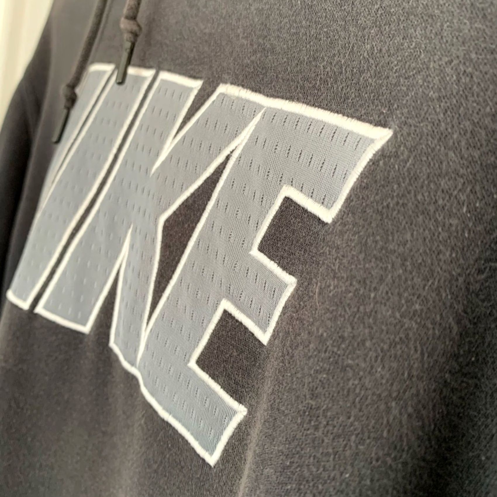 Nike VINTAGE Nike Embroidered Hoodie Mens Black Gray Cotton Polyester Size L Regular Pullover Hoodie Size US L / EU 52-54 / 3 - 2 Thumbnail
