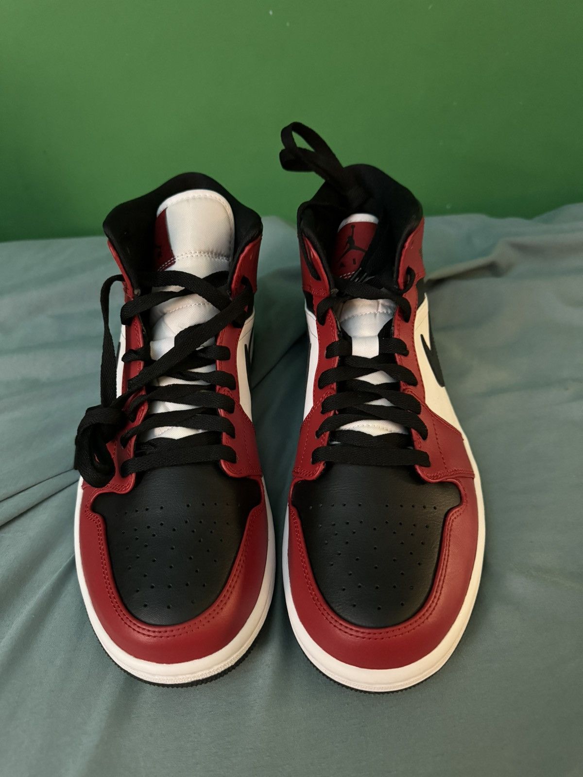 Jordan Brand Nike Air Jordan 1 Mid Chicago Toe 2020 Size US 9 / EU 42 - 7 Thumbnail