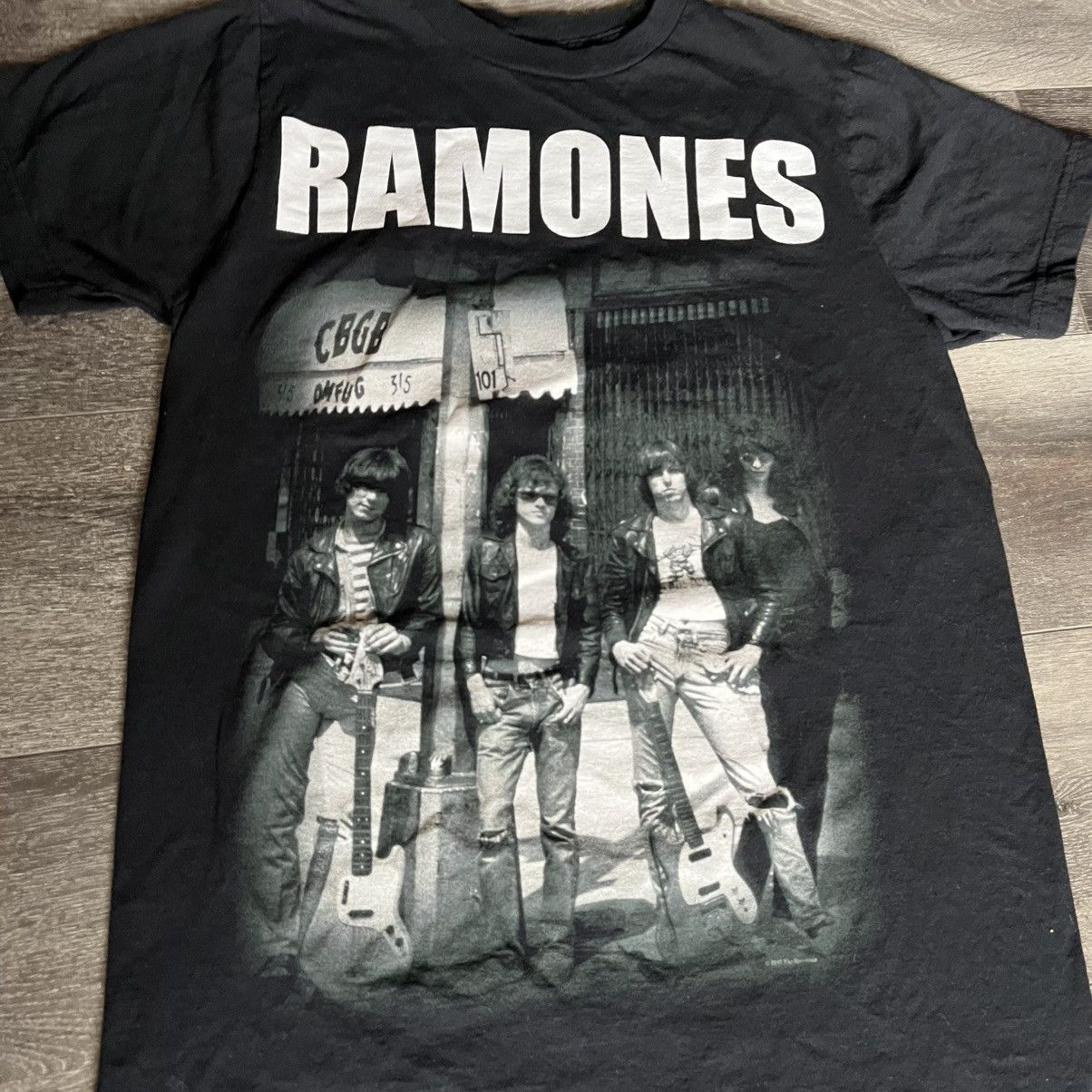 Band Tees Vintage 2000s Ramones CGBG Punk Concert Graphic Logo T Shirt Size US S / EU 44-46 / 1 - 3 Thumbnail