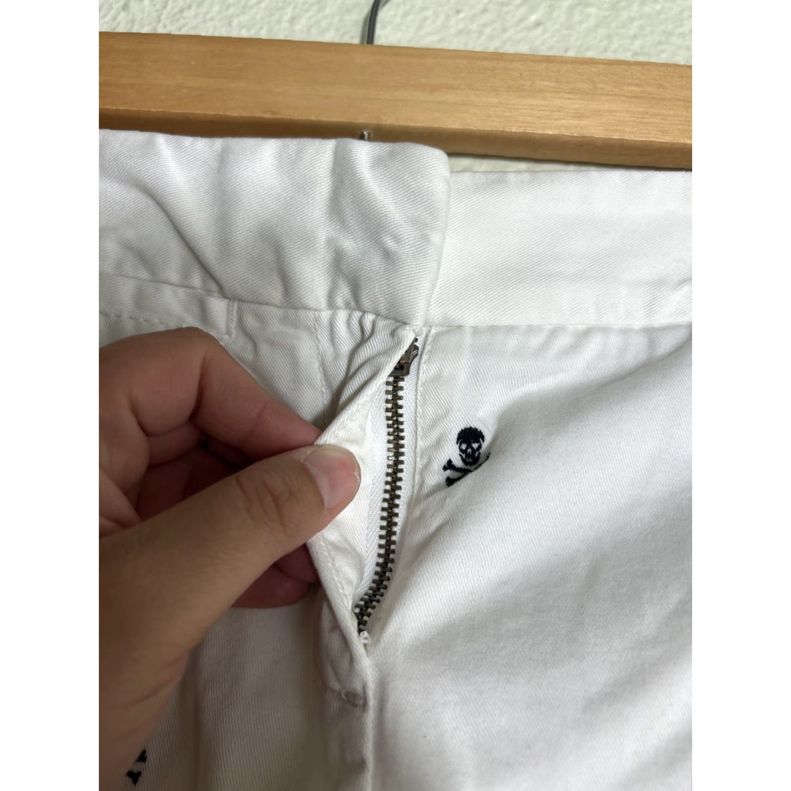 J.Crew J.CREW Shorts Womens Size 2 City Fit Chino White & Black Skull Crossbones 100% Cotton Mens Womens Size 26" / US 2 / IT 38 - 6 Thumbnail