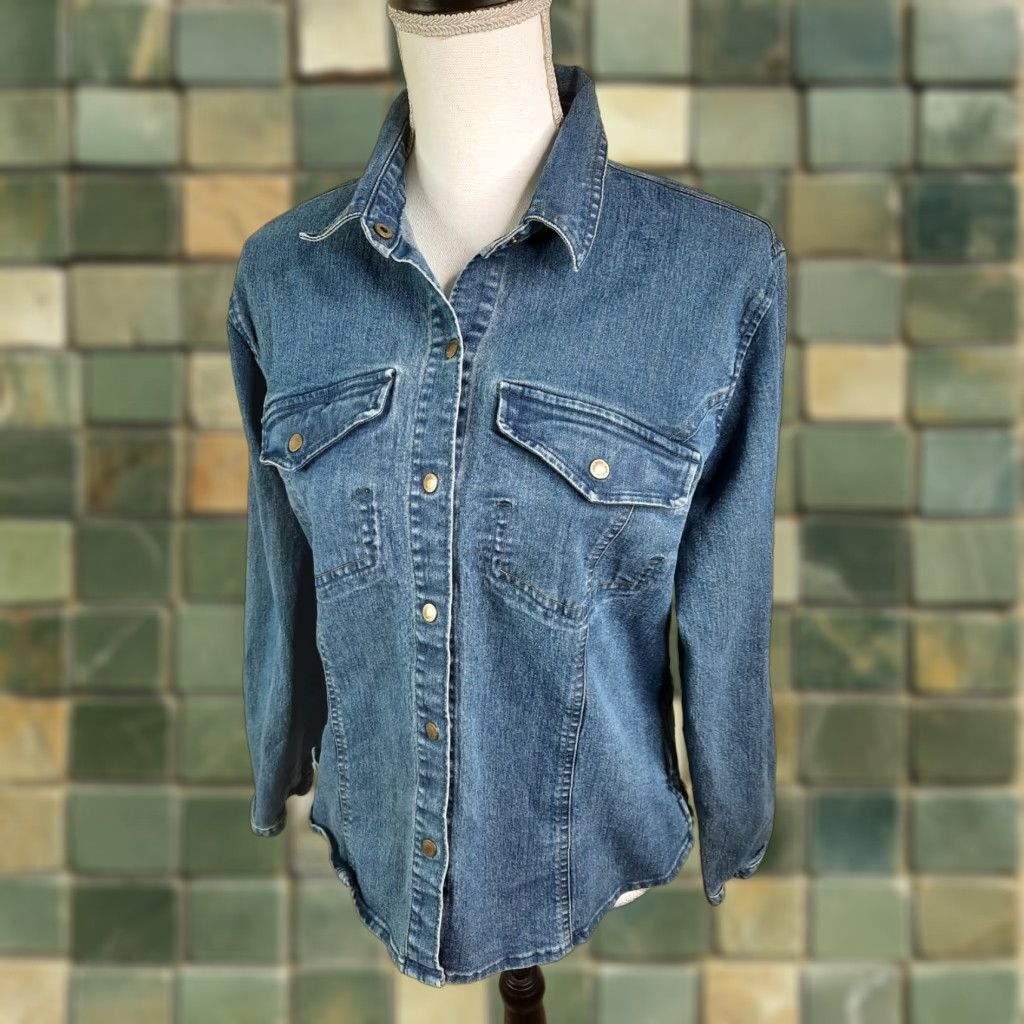 Vintage Woolrich Button-Up Shirt Denim Blue Pockets Collared Snaps Women M Classic Woolrich Denim Button-Up Shirt Size M / US 6-8 / IT 42-44 - 1 Thumbnail
