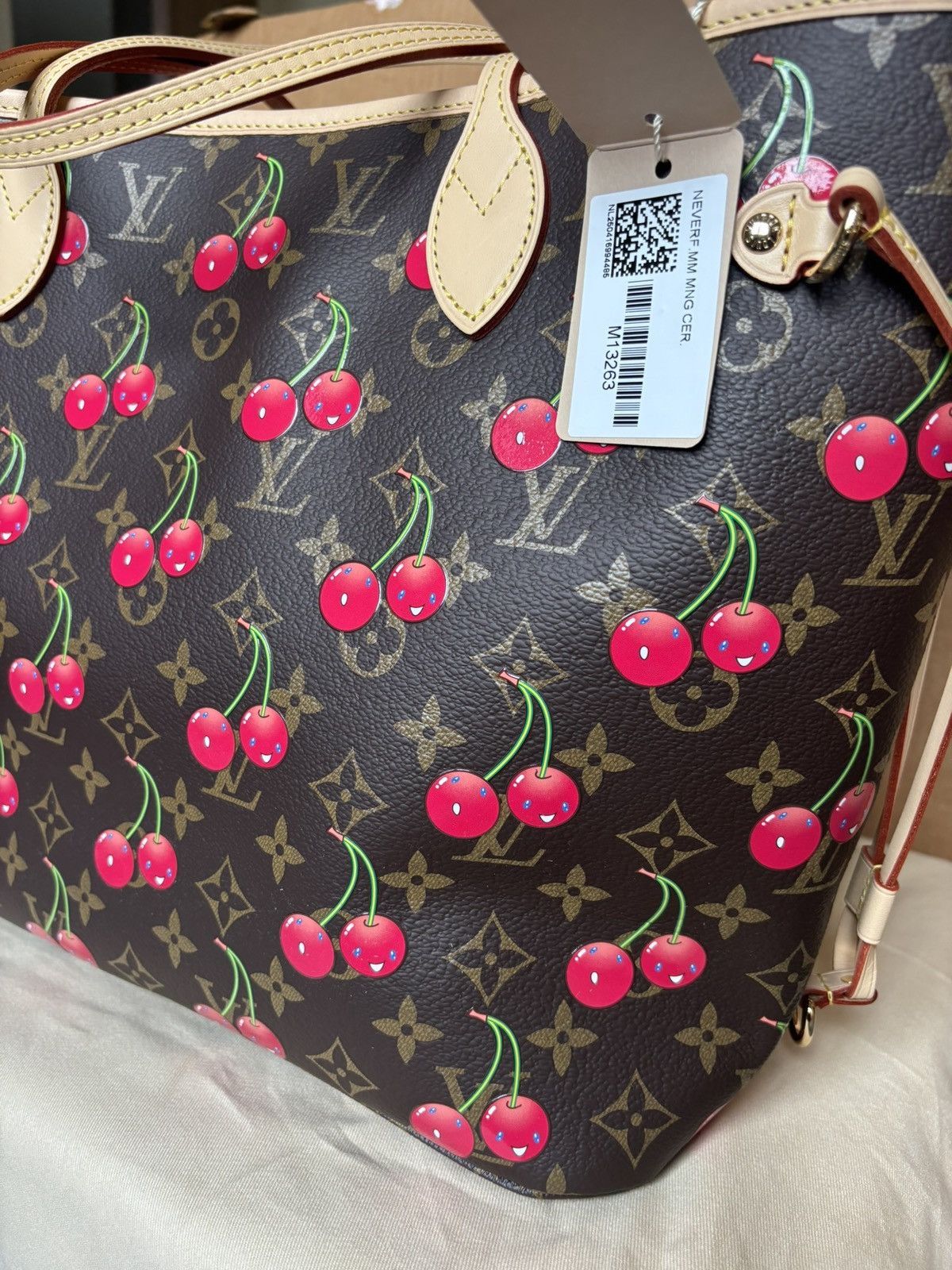 Louis Vuitton Louis Vuitton X Takashi Murakami Neverfull Cherry Size ONE SIZE - 3 Thumbnail