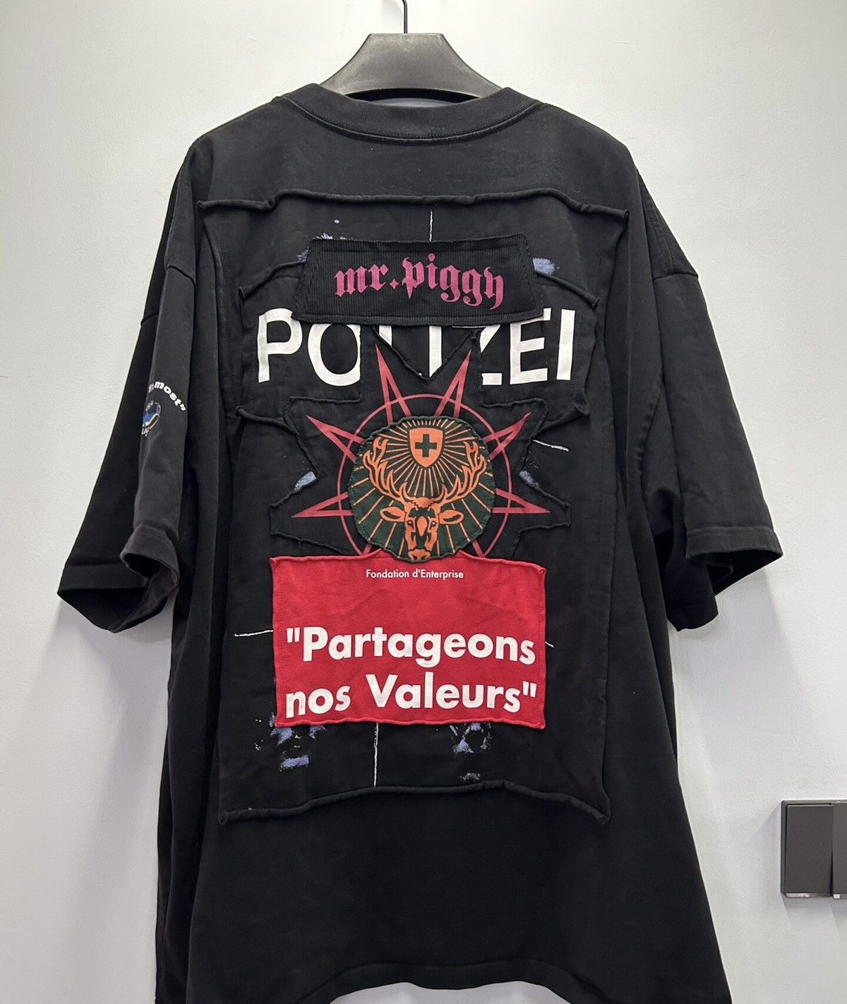 Vetements VETEMENTS Anti-War Patch Runway Short Sleeve T-shirt Size US S / EU 44-46 / 1 - 3 Thumbnail