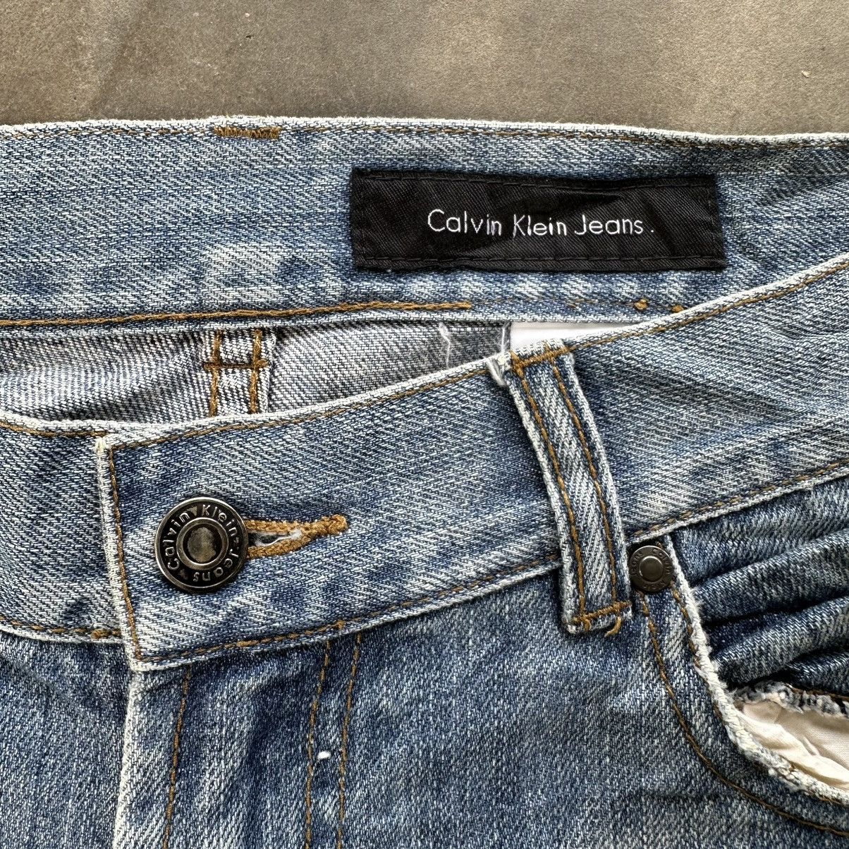 Calvin Klein Vintage Calvin Klein Faded Distressed Denim Jean Pant W32 Size US 32 / EU 48 - 4 Thumbnail