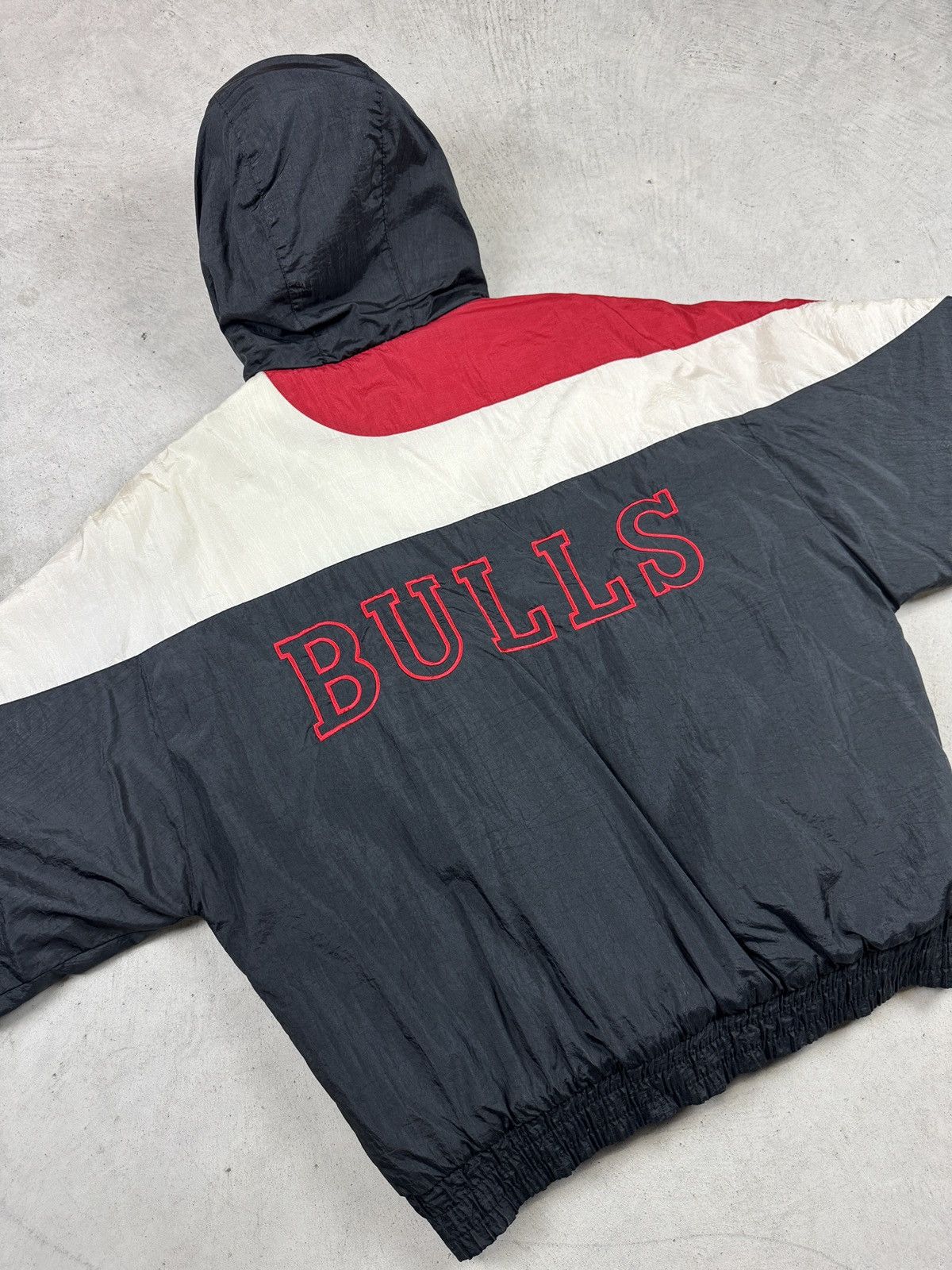 Vintage 1990’s Chicago Bulls Hooded Puffer Jacket Size US L / EU 52-54 / 3 - 5 Thumbnail