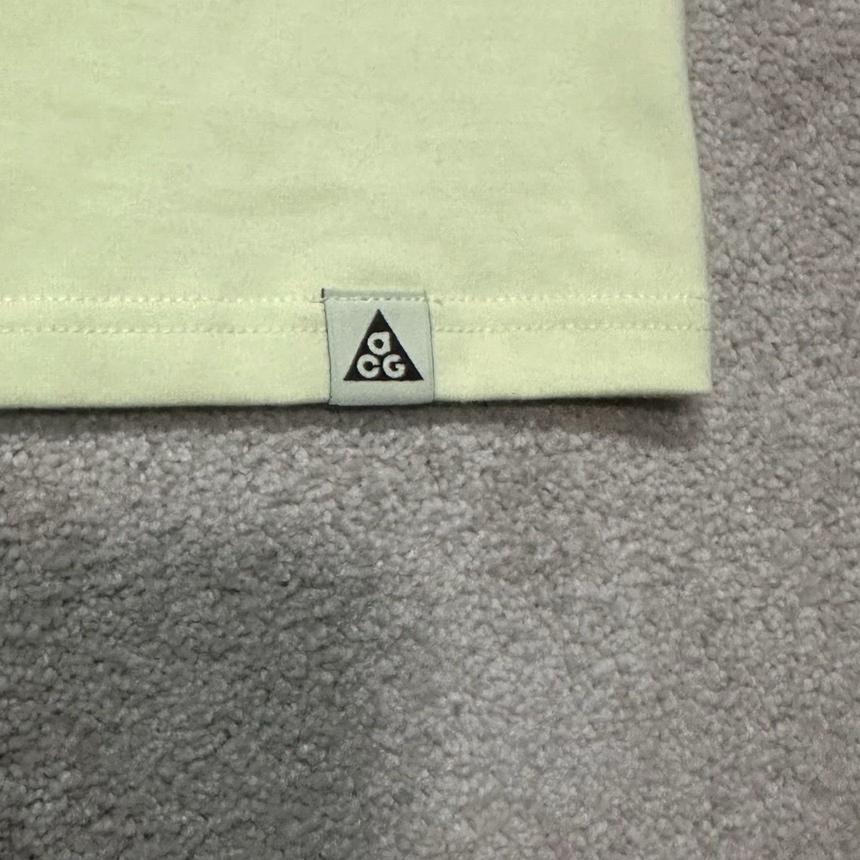Nike Nike ACG Shirt Mens Small Neon Yellow Outdoor Hiking Changing Eye NWOT Size US S / EU 44-46 / 1 - 4 Thumbnail