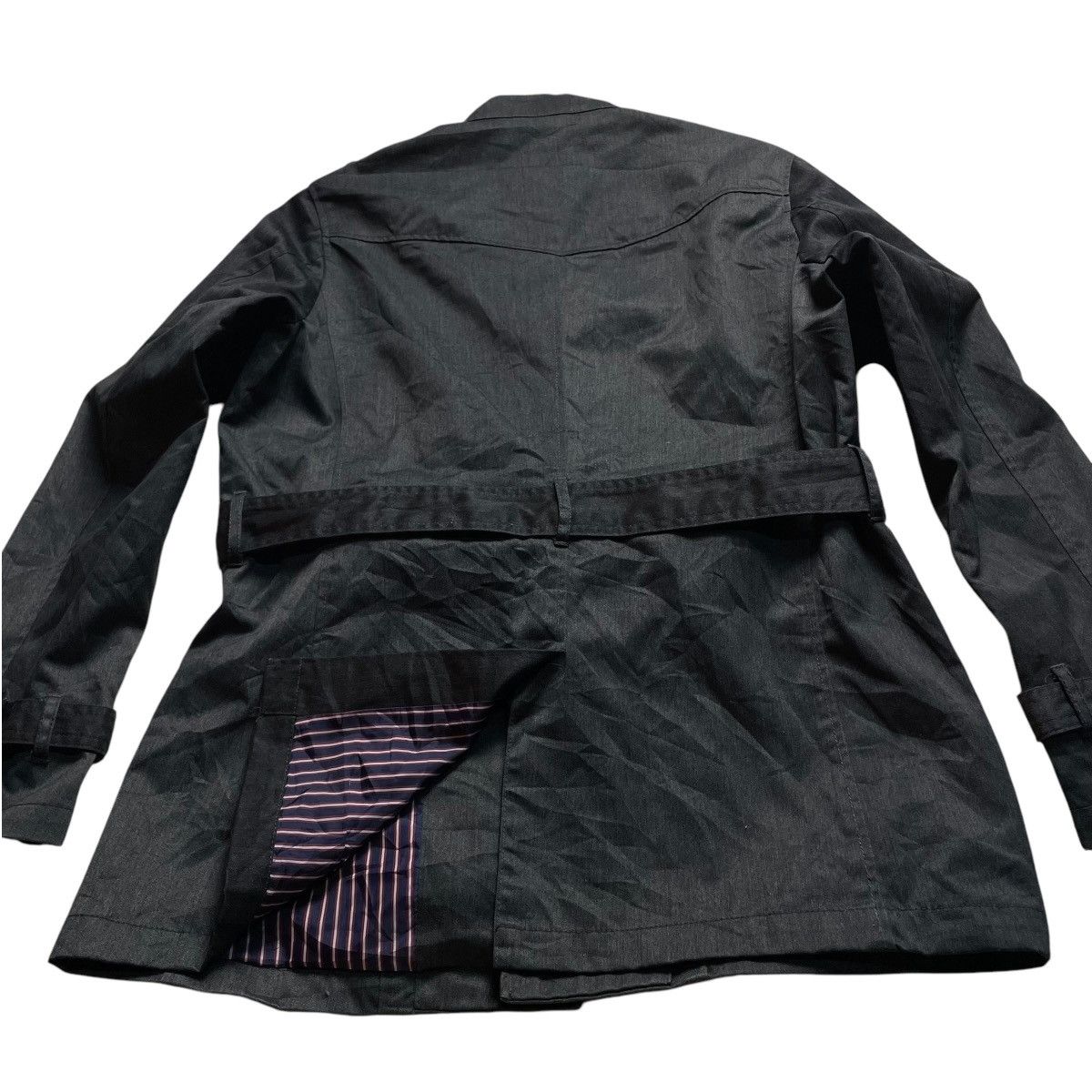 If Six Was Nine × Japanese Brand × Le Grande Bleu (L.G.B.) 🇯🇵 MEN'S BATSU BONDAGE BELTED PUNK GOTHIC MULTIPOCKET JACKET Size US L / EU 52-54 / 3 - 10 Thumbnail