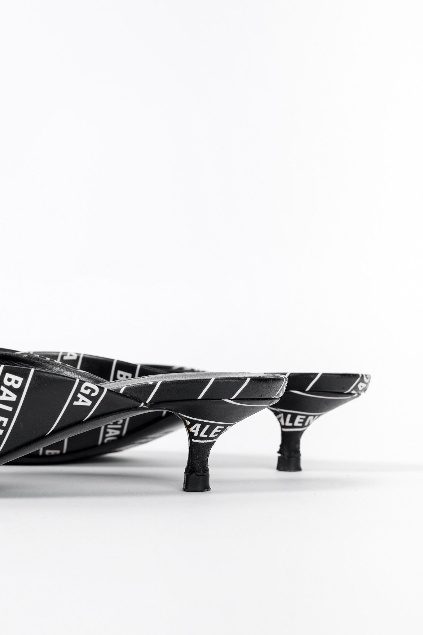Balenciaga Balenciaga Black & White Logo-Printed BB Knife Mules Size US 6.5 / IT 36.5 - 9 Thumbnail