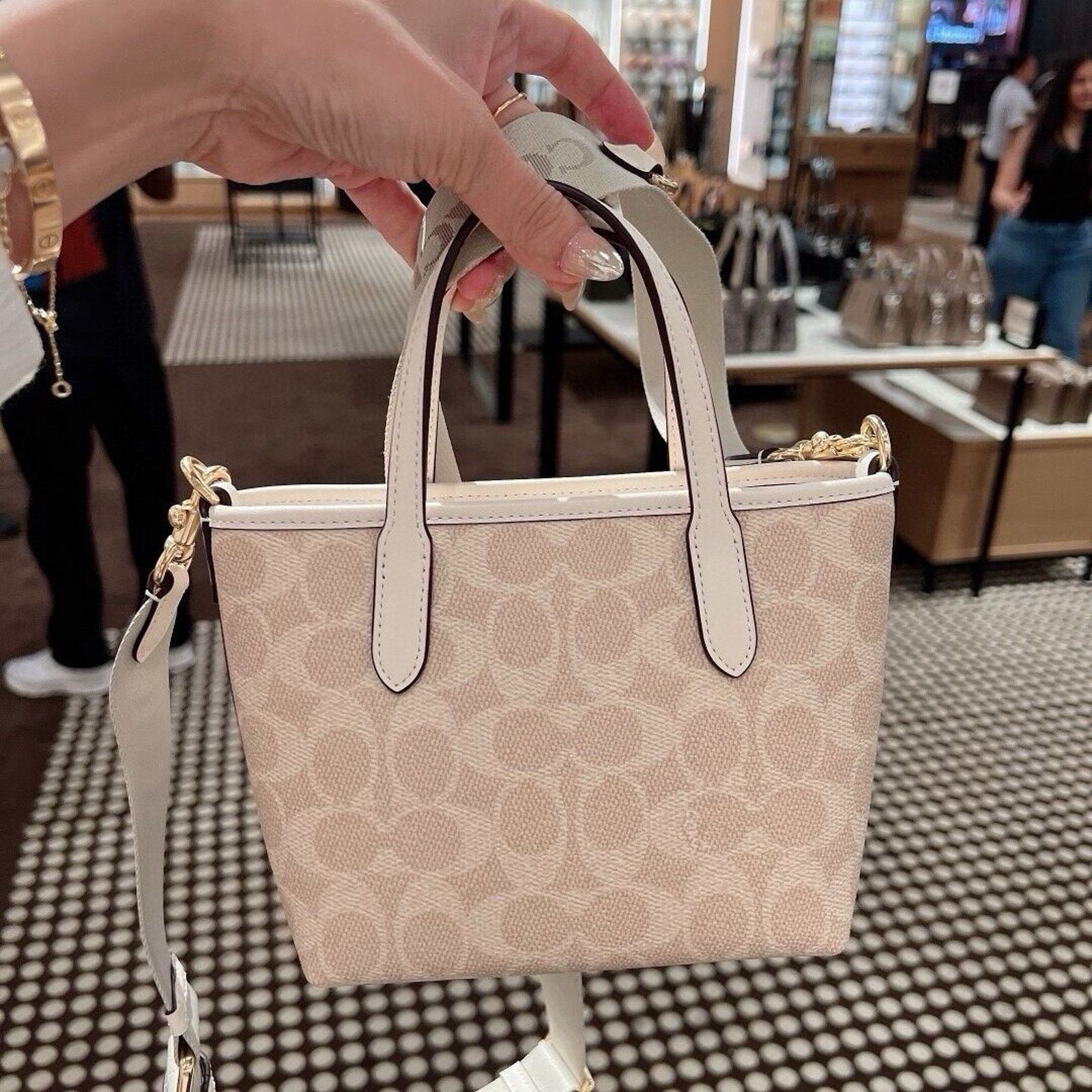 Coach NWT Coach city mini tote bag CW032 Gold/Sand/Chalk Size ONE SIZE - 3 Thumbnail