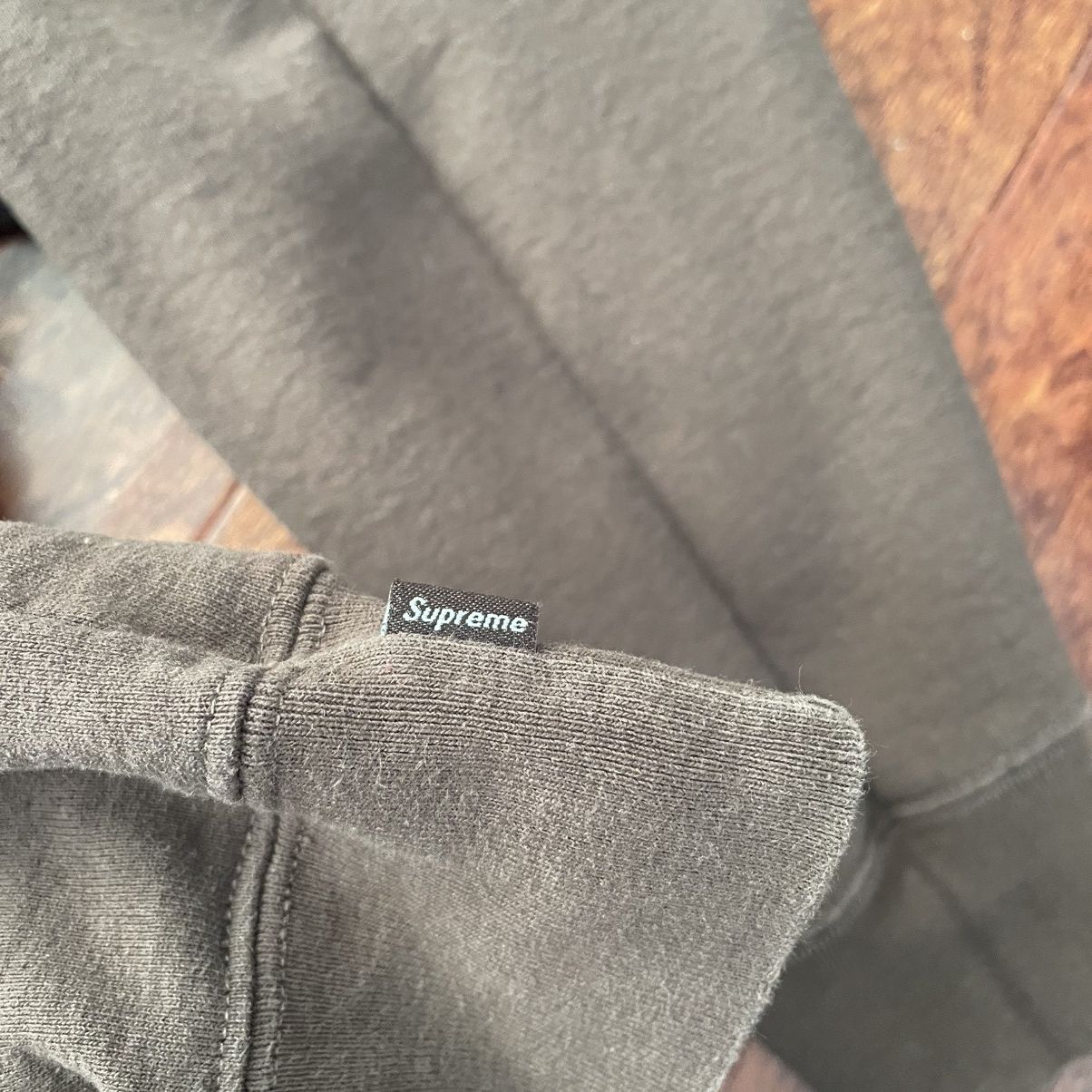 Supreme Small Box Logo Chicago Exclusive Hoodie Size US L / EU 52-54 / 3 - 6 Thumbnail