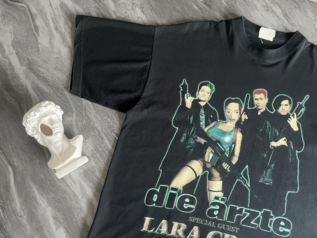 Band Tees Die Arzte : Special Guest Lara Croft Size US L / EU 52-54 / 3 - 3 Thumbnail